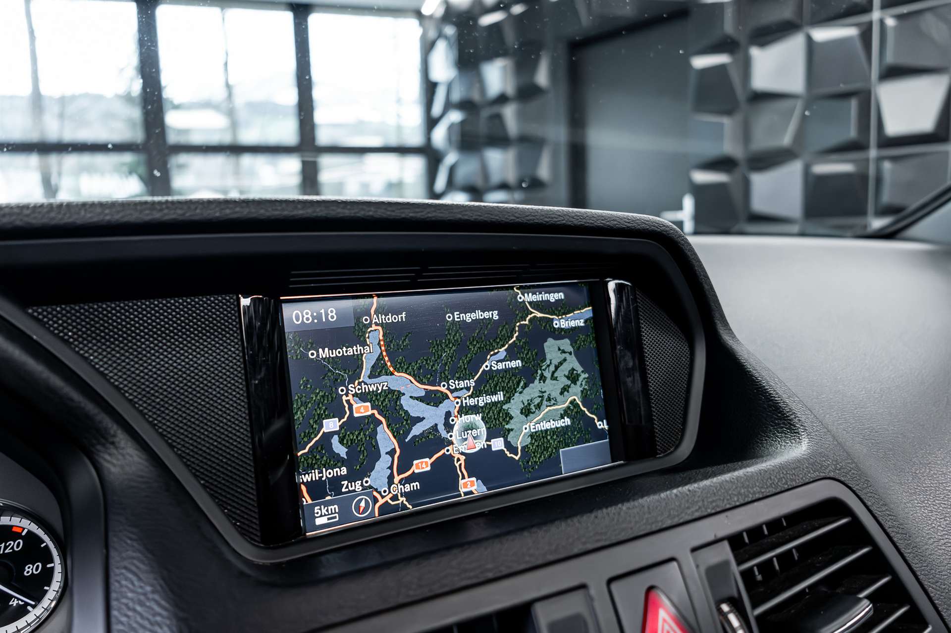 MERCEDES-BENZ E 250 CGI BlueEfficiency 7G-Tronic-image-17