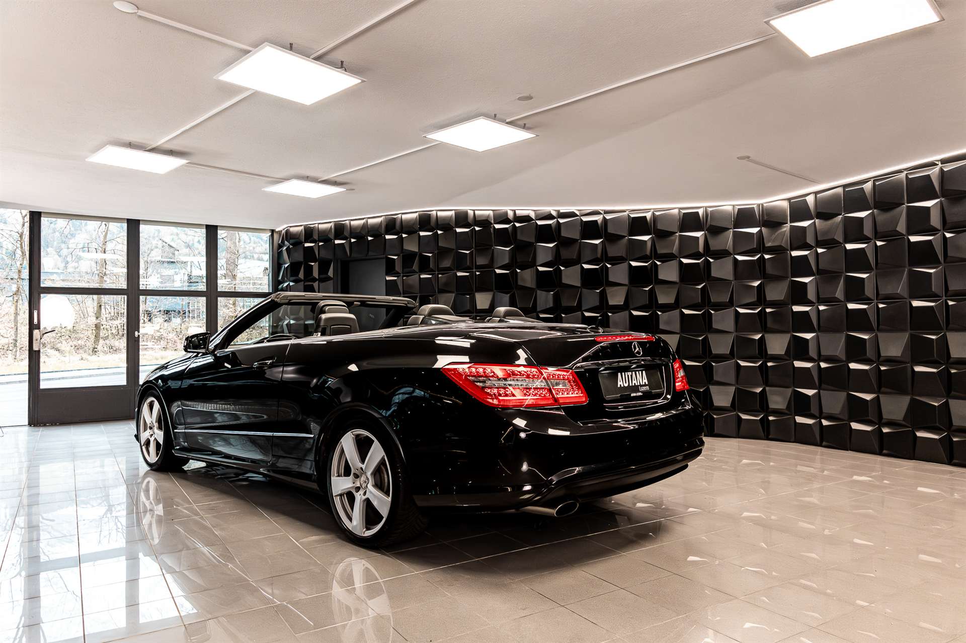 MERCEDES-BENZ E 250 CGI BlueEfficiency 7G-Tronic-image-4