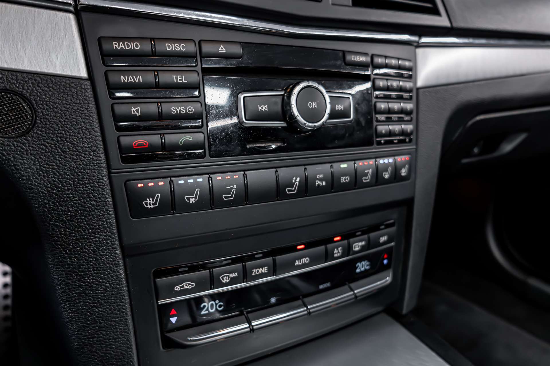 MERCEDES-BENZ E 250 CGI BlueEfficiency 7G-Tronic-image-19