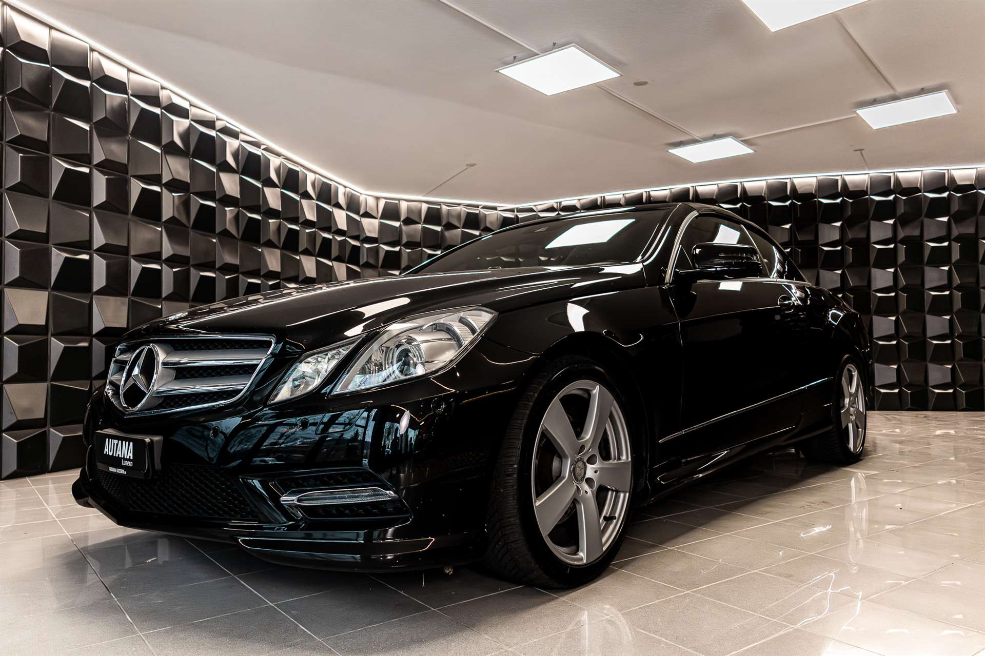 MERCEDES-BENZ E 250 CGI BlueEfficiency 7G-Tronic-image-27