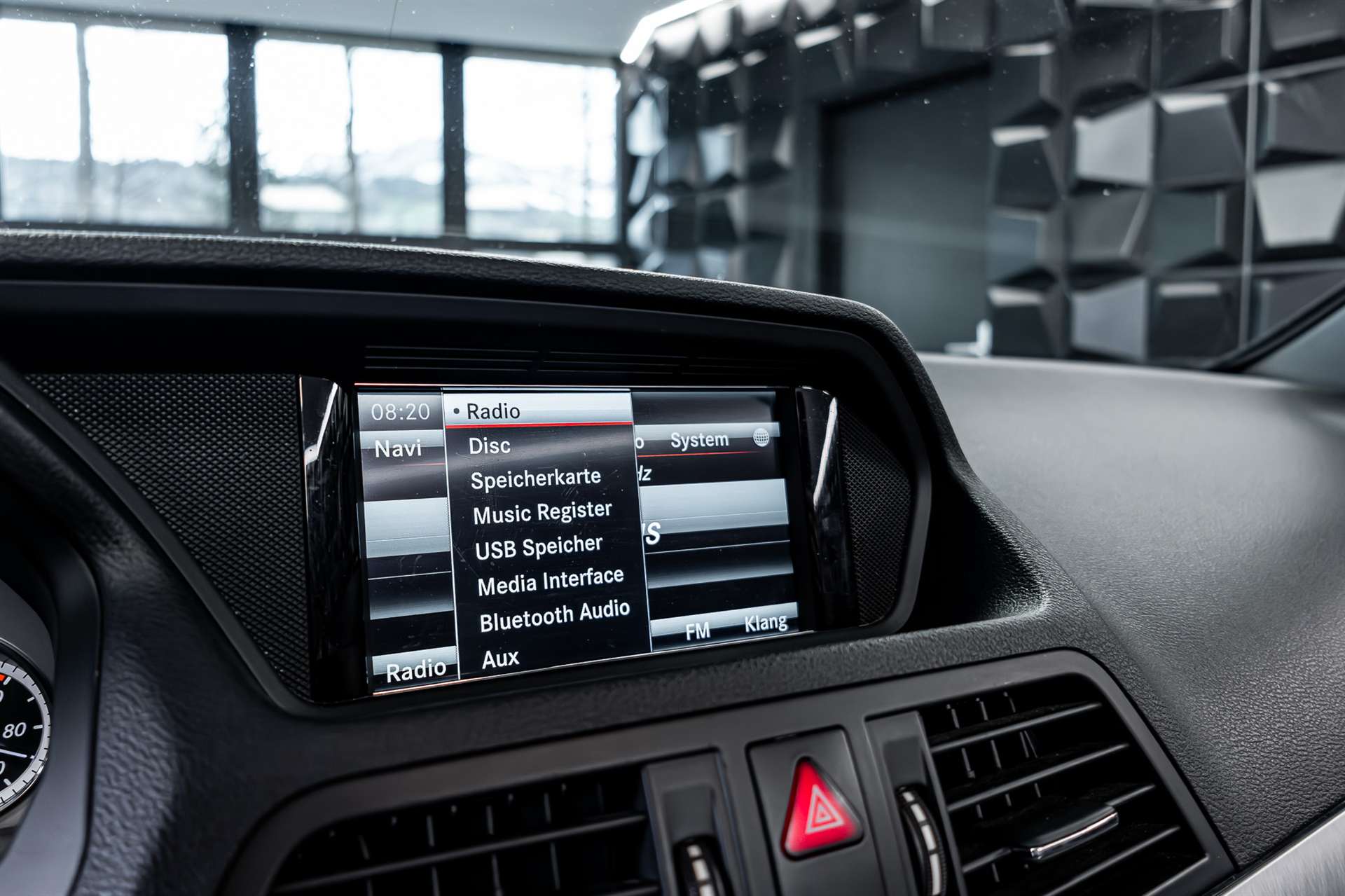 MERCEDES-BENZ E 250 CGI BlueEfficiency 7G-Tronic-image-18