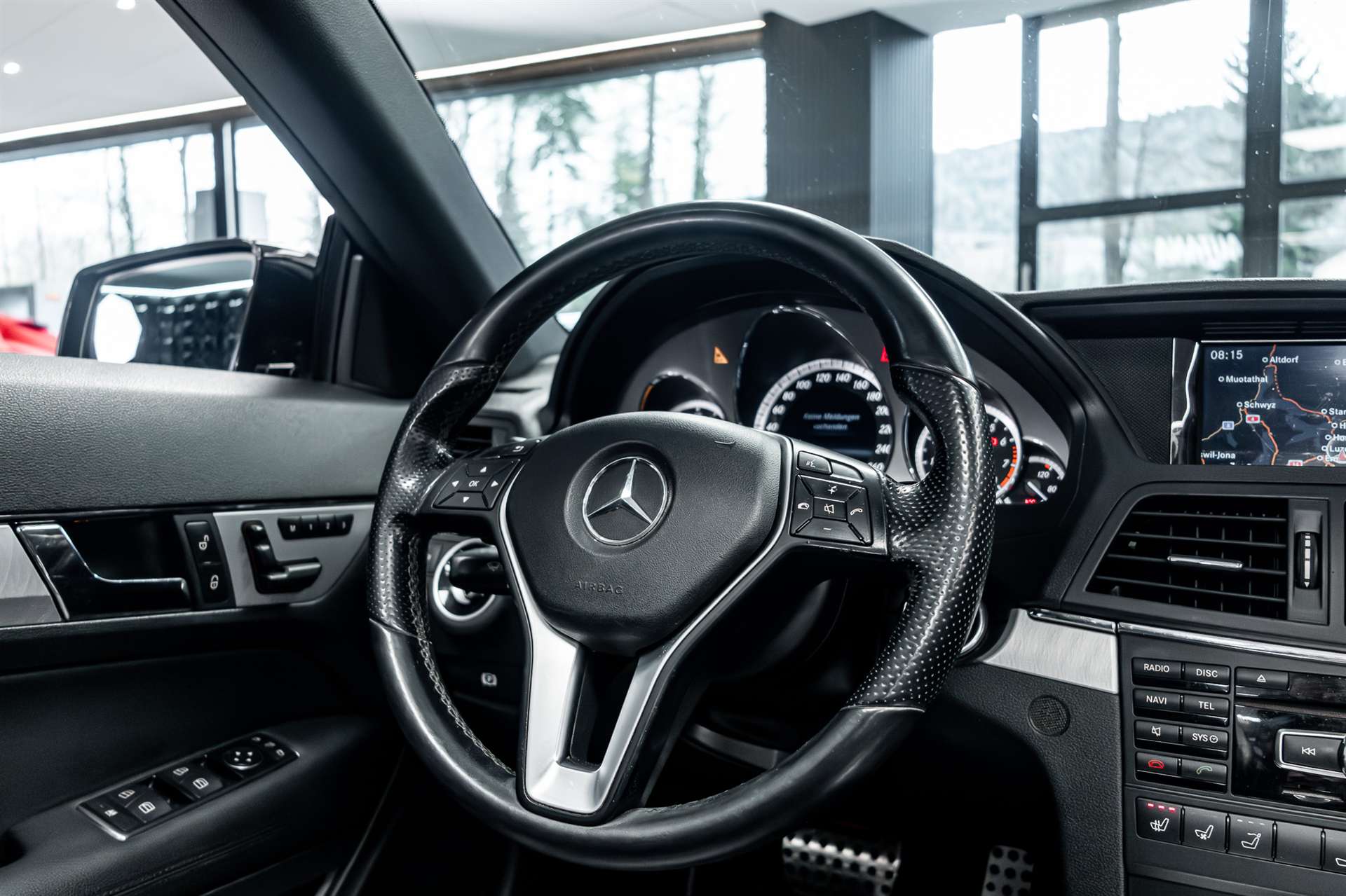 MERCEDES-BENZ E 250 CGI BlueEfficiency 7G-Tronic-image-9