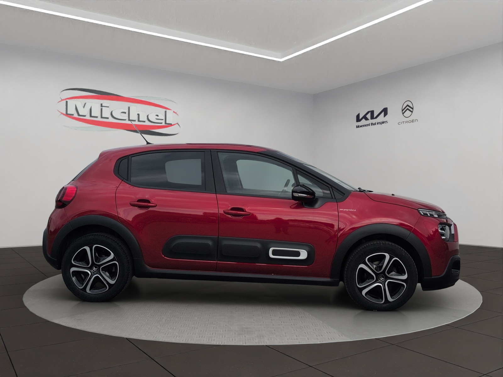 CITROEN C3 1.2i PureTech Swiss Edition EAT6 / Anhängerkupplung abnehmbar / Einparkhilfe hinten / Occasion Garantie Premium-image-3