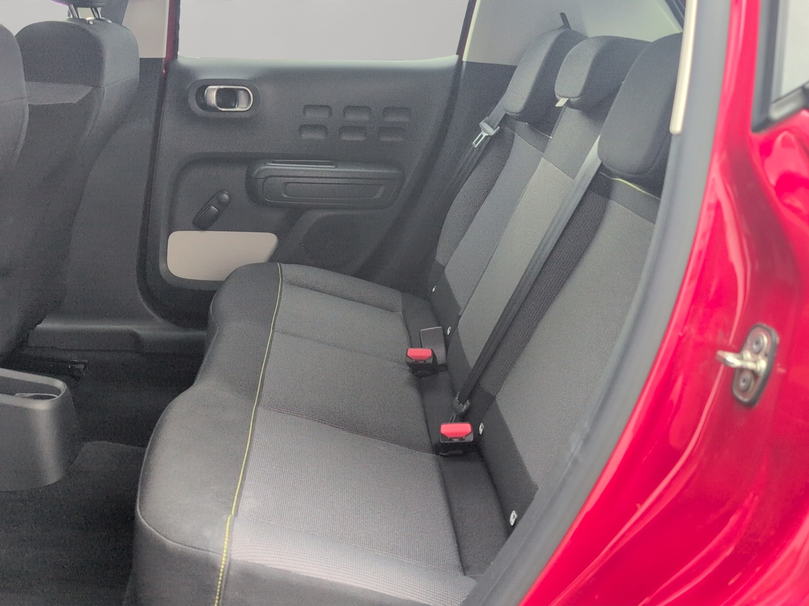 CITROEN C3 1.2i PureTech Swiss Edition EAT6 / Anhängerkupplung abnehmbar / Einparkhilfe hinten / Occasion Garantie Premium-image-11