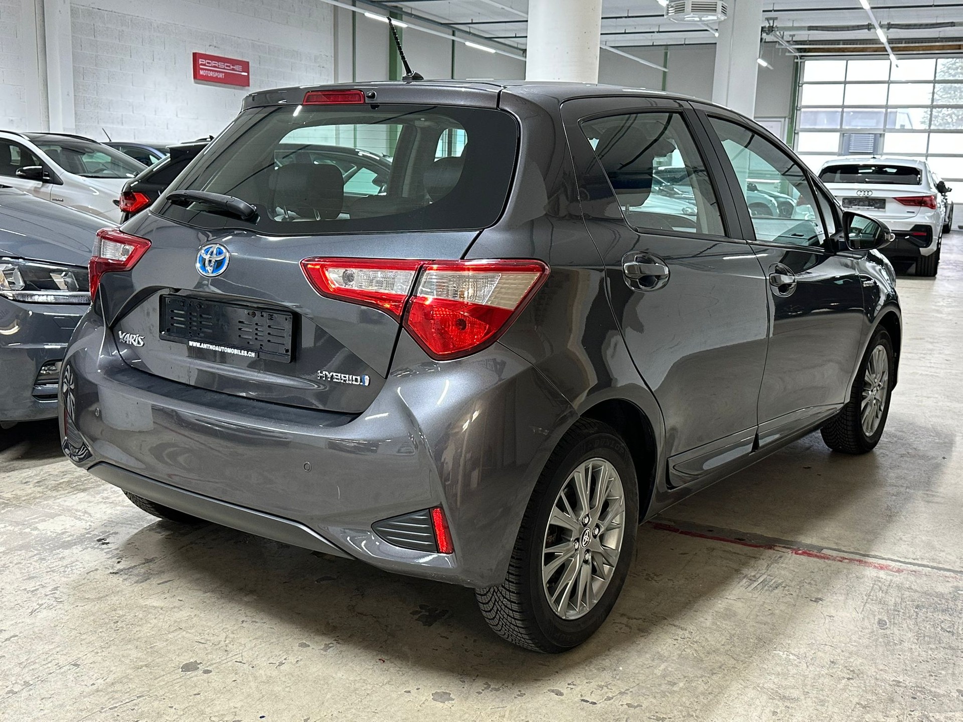 TOYOTA Yaris 1.5 VVT-i Hybrid Comfort e-CVT-image-4