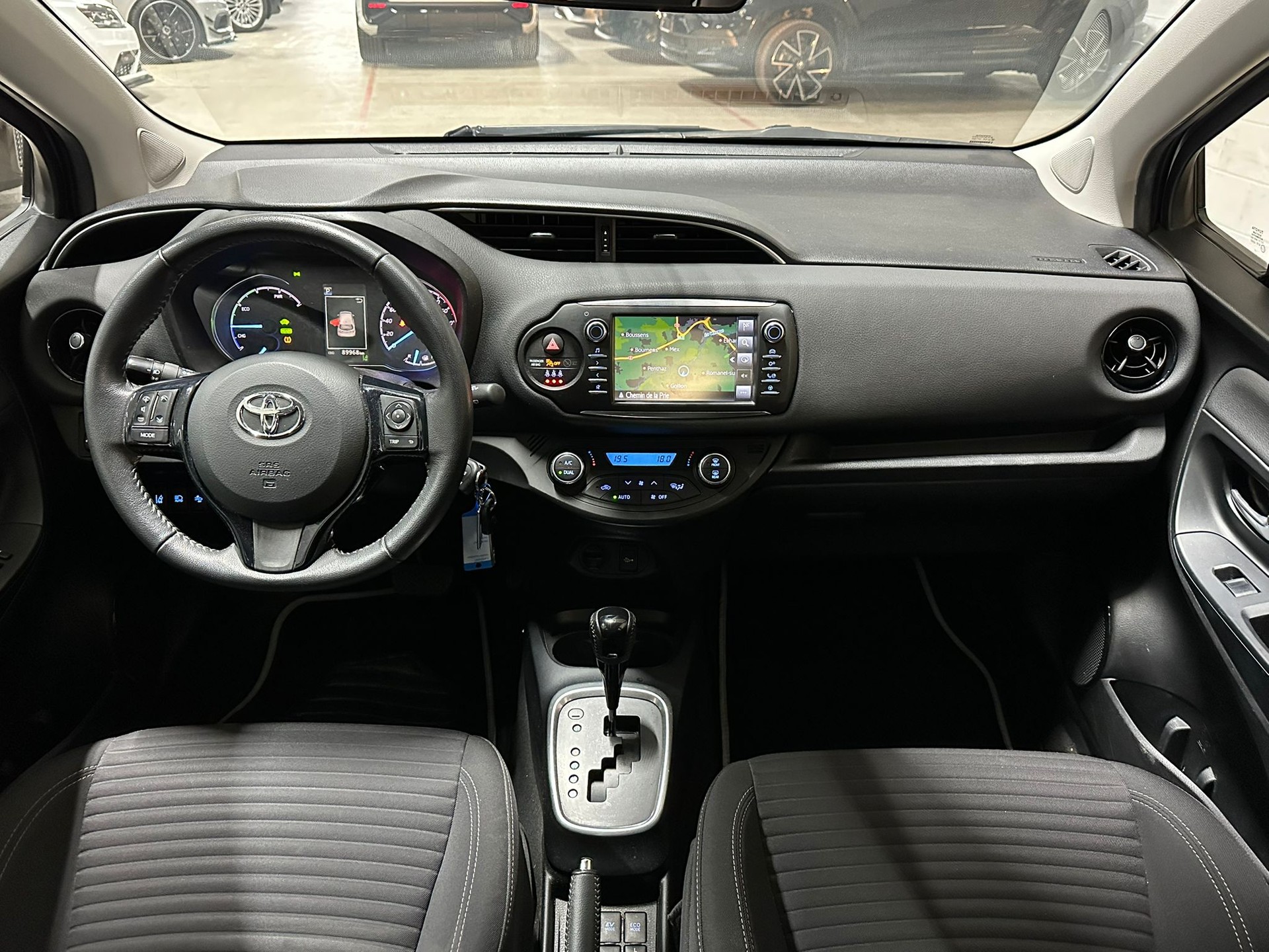 TOYOTA Yaris 1.5 VVT-i Hybrid Comfort e-CVT-image-7