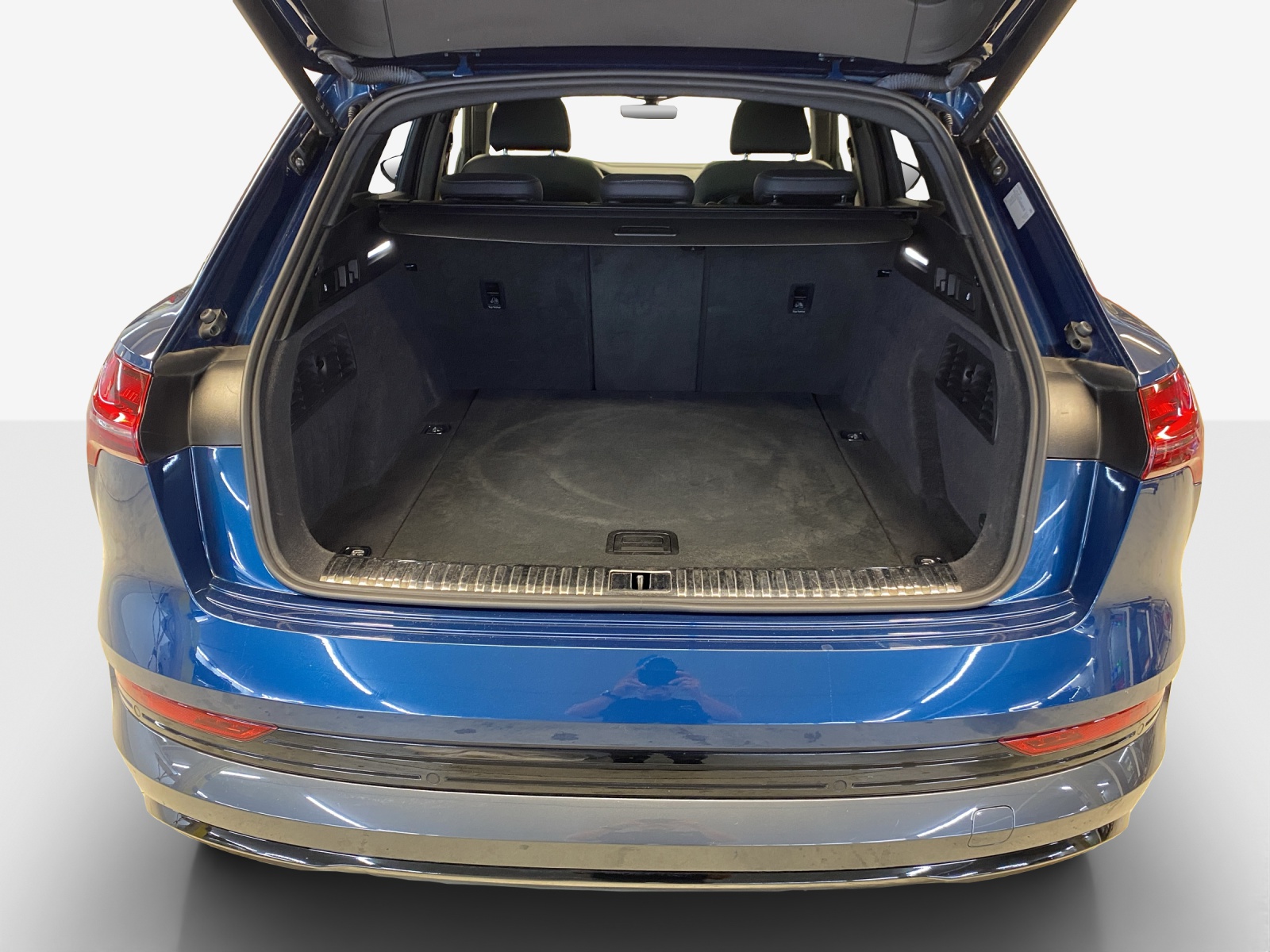 AUDI e-tron 55 Advanced quattro-image-12