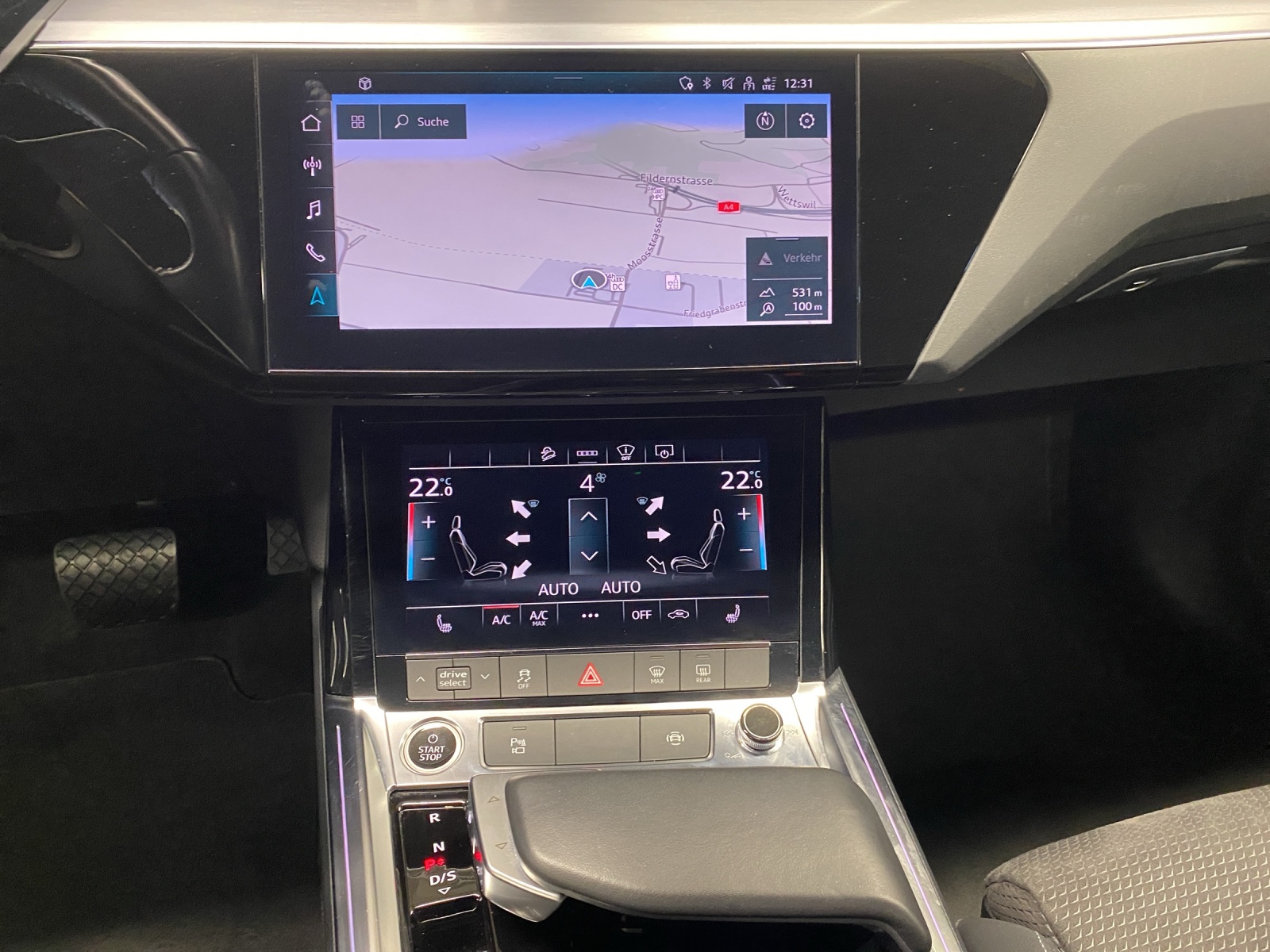 AUDI e-tron 55 Advanced quattro-image-10