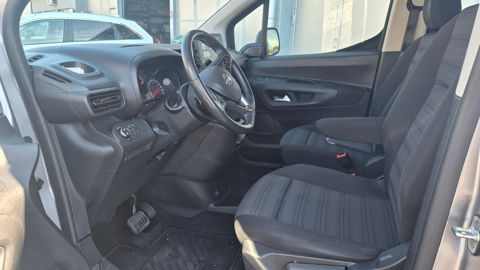 OPEL Combo Life XL 1.2 Edition-image-11