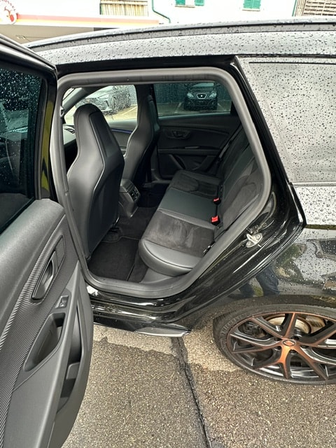 SEAT Leon ST 2.0TSI Cupra R 300 4 Drive DSG-image-5