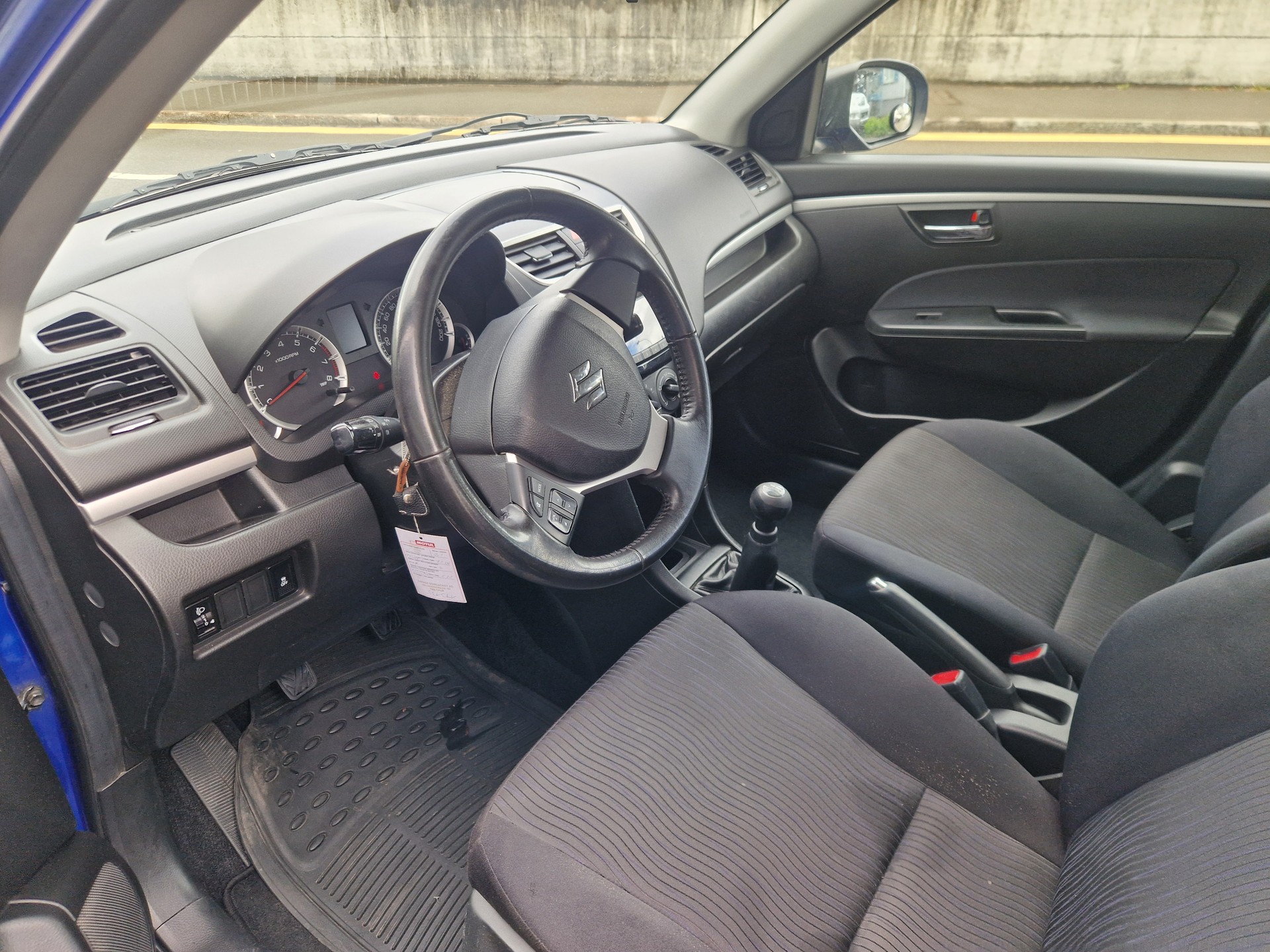 SUZUKI Swift 1.2i 16V GL 4x4-image-6