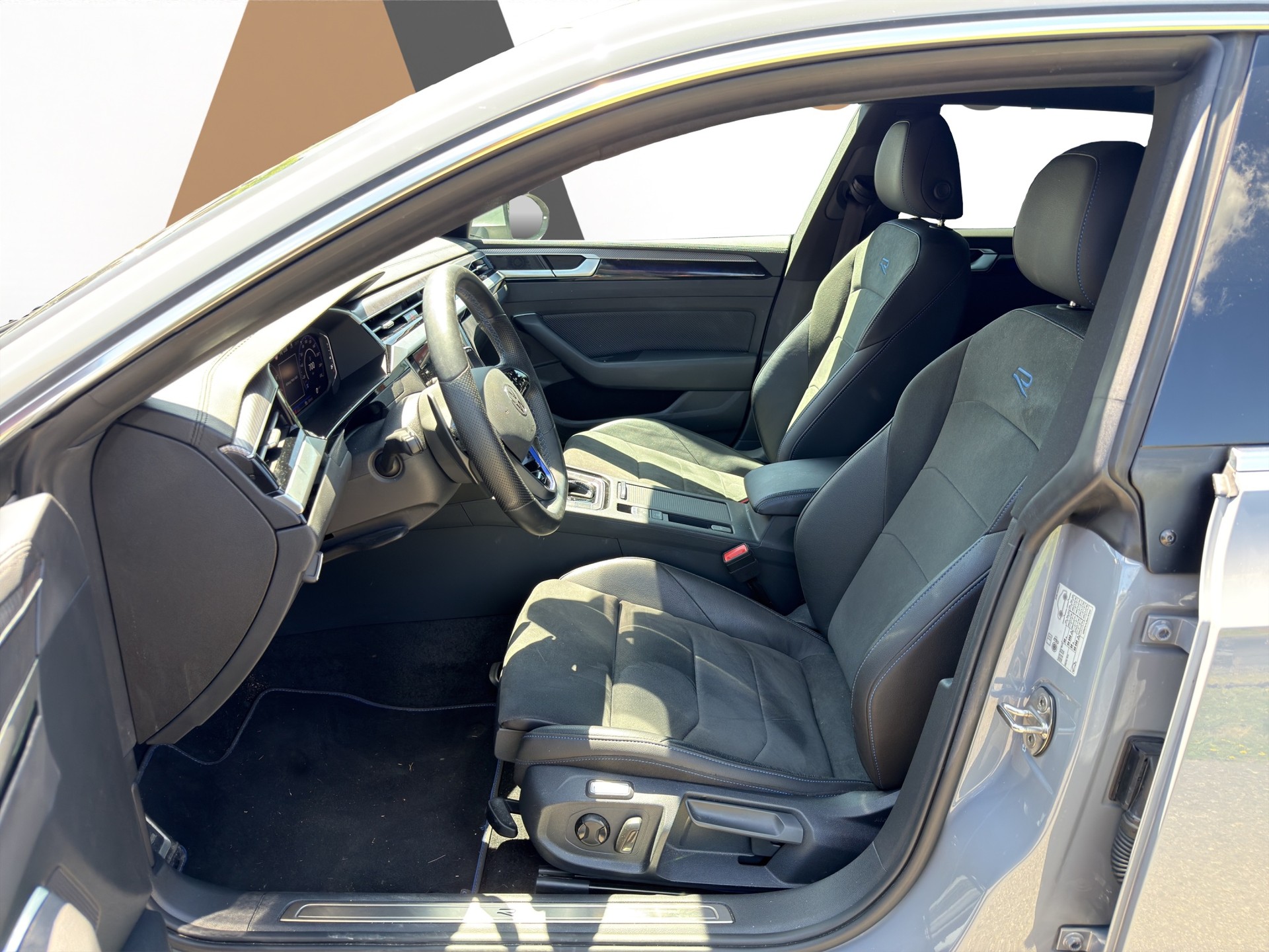 VW Arteon Shooting Brake 2.0 TSI R DSG 4m Schiebedach-image-8