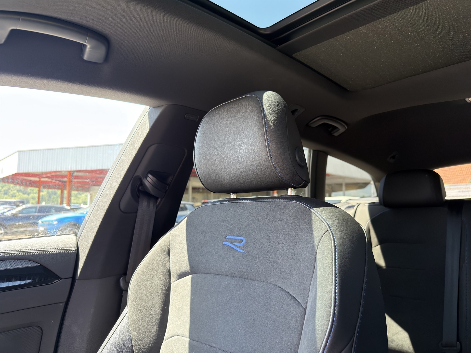 VW Arteon Shooting Brake 2.0 TSI R DSG 4m Schiebedach-image-42