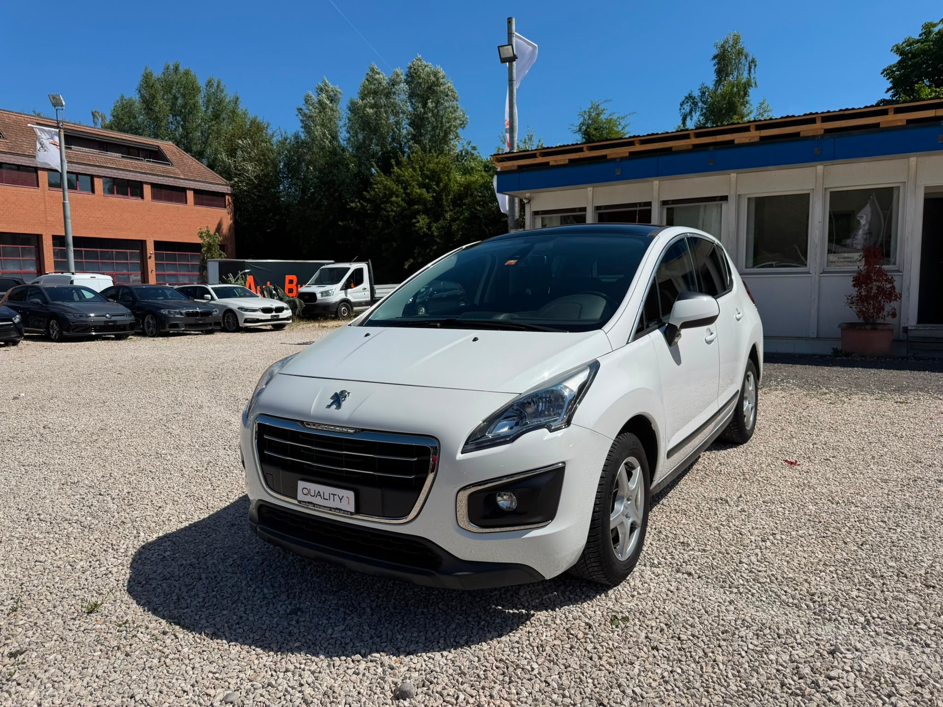 PEUGEOT 3008 1.2 Business Line-image-1