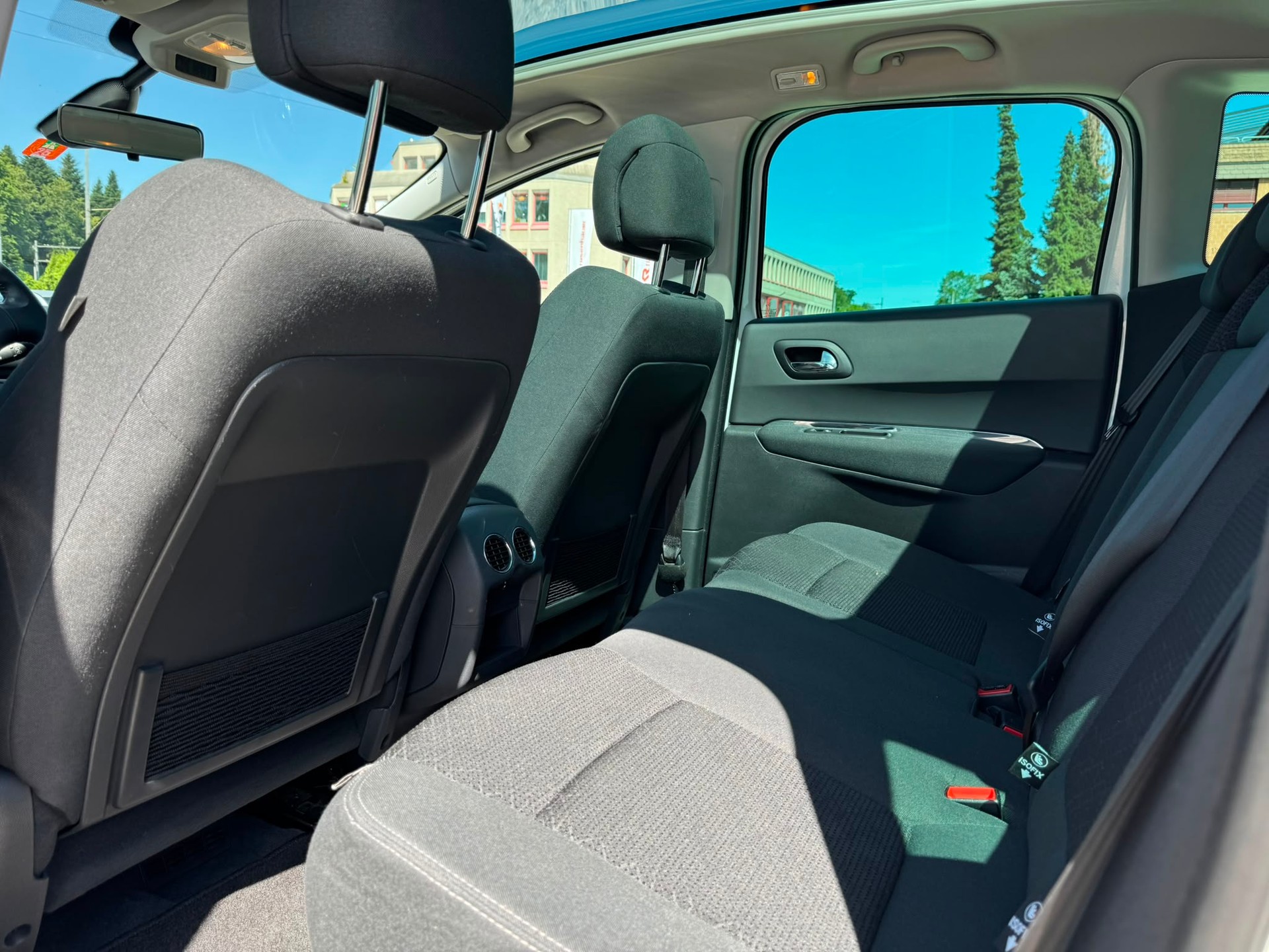 PEUGEOT 3008 1.2 Business Line-image-9