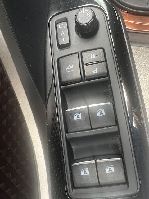TOYOTA C-HR 1.2 Turbo Premium 4WD Multidrive S-image-13