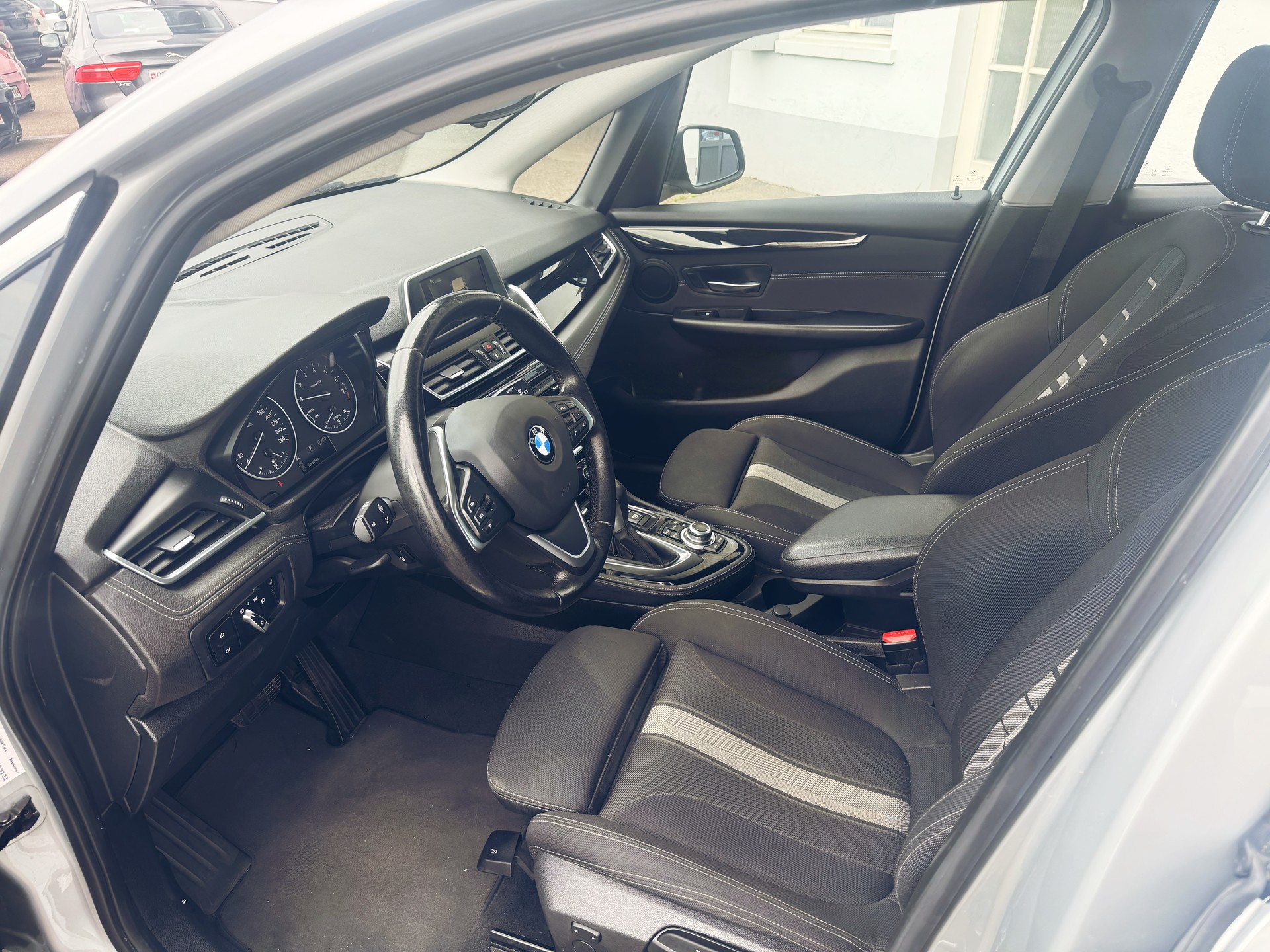 BMW 218i Active Tourer Sport Line Steptronic-image-10