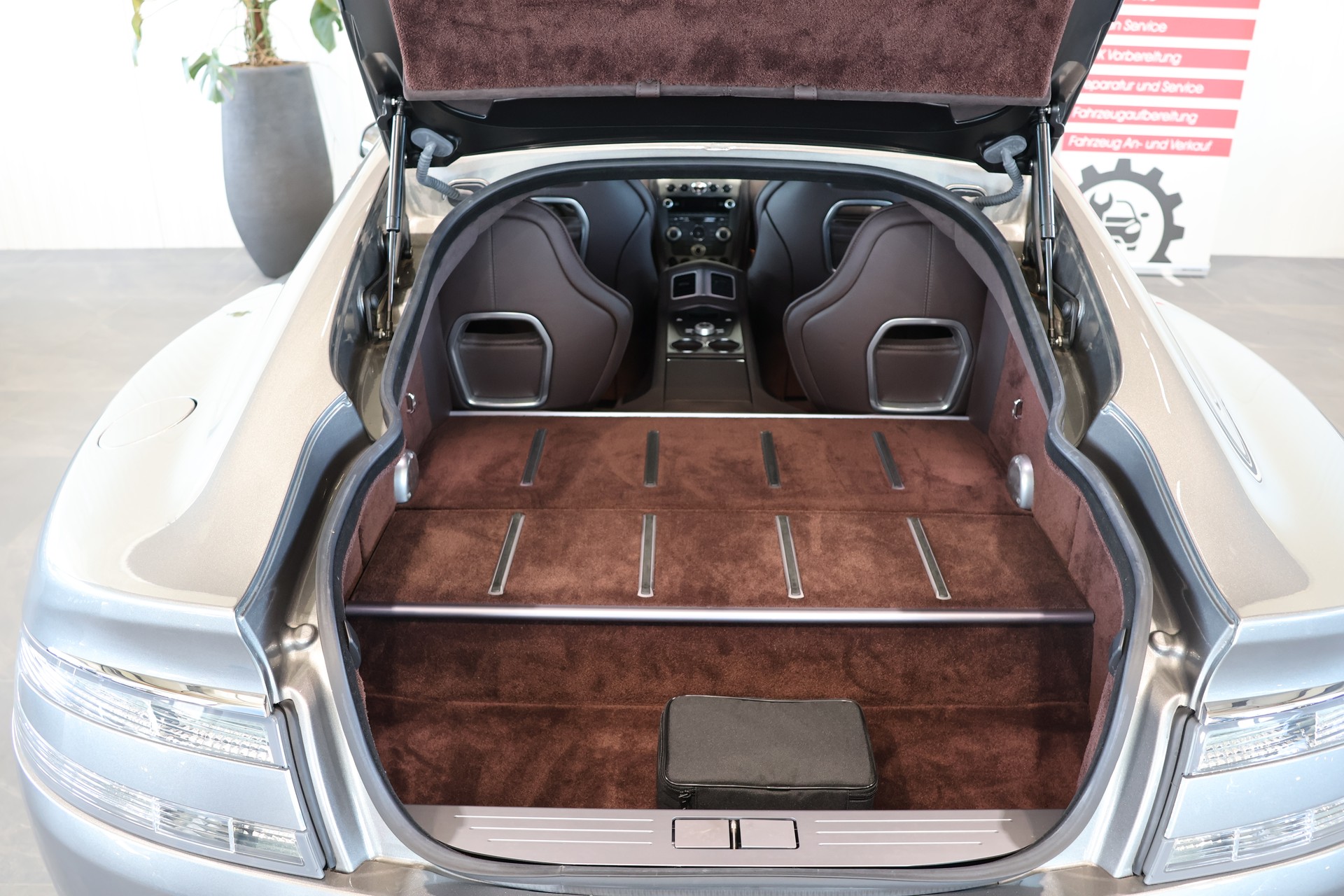 ASTON MARTIN Rapide 5.9 V12 Touchtronic 2-image-15