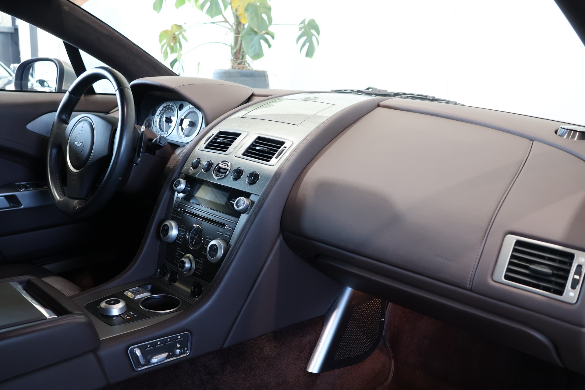 ASTON MARTIN Rapide 5.9 V12 Touchtronic 2-image-11