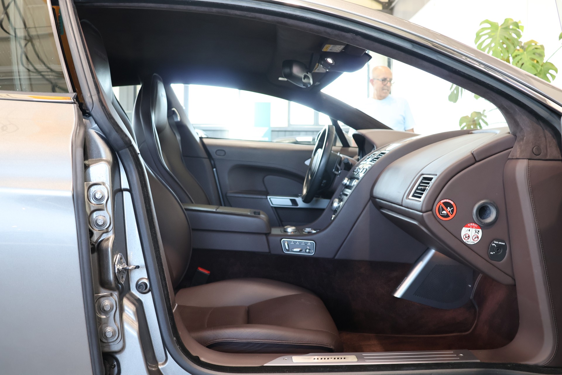 ASTON MARTIN Rapide 5.9 V12 Touchtronic 2-image-12