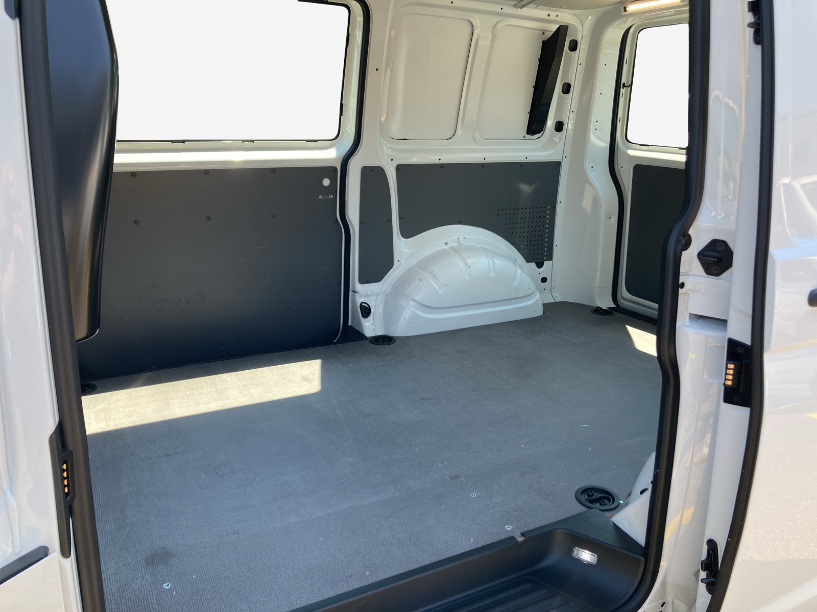 VW T6.1 2.0 TDI DSG-image-11