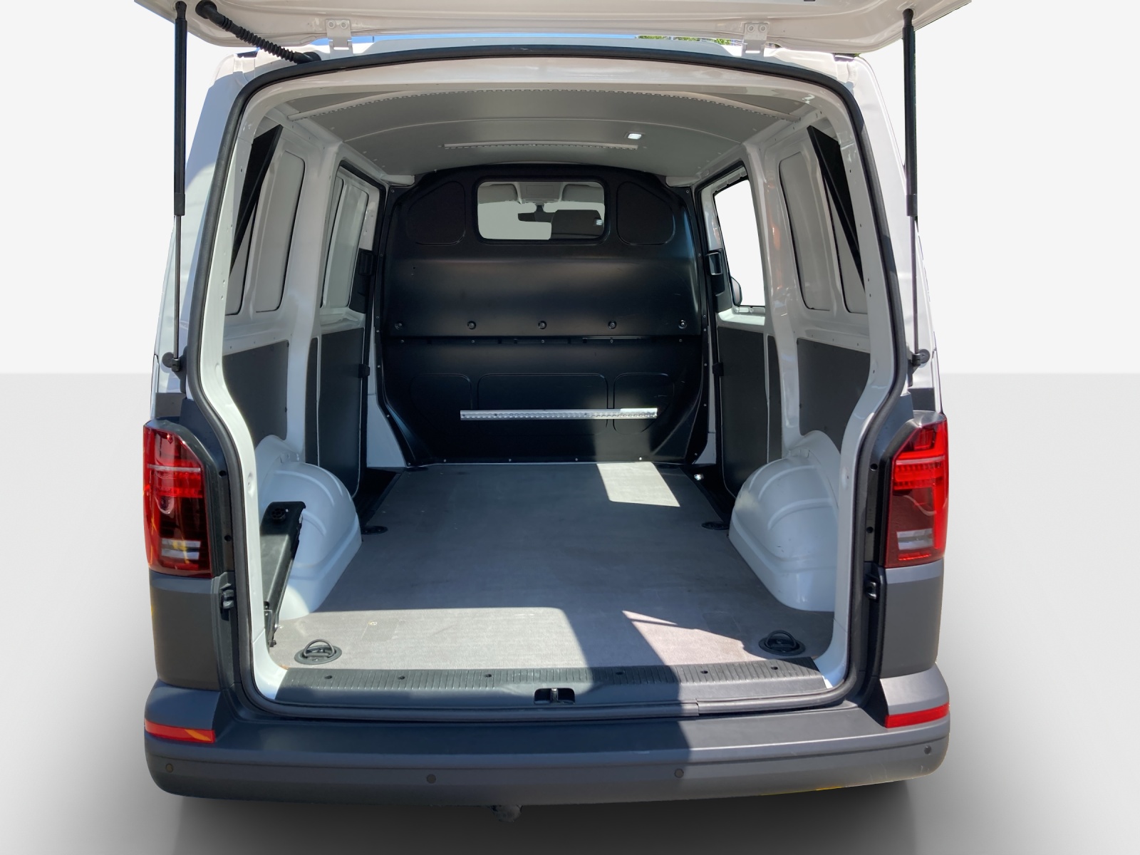 VW T6.1 2.0 TDI DSG-image-12