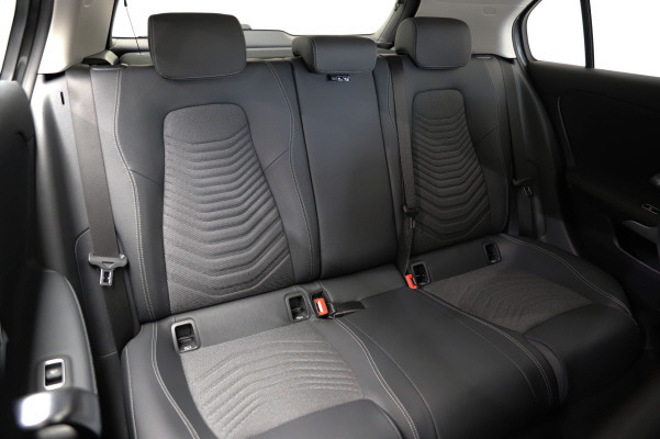 MERCEDES-BENZ A 250 e 8G-DCT-image-10