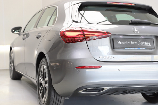 MERCEDES-BENZ A 250 e 8G-DCT-image-3