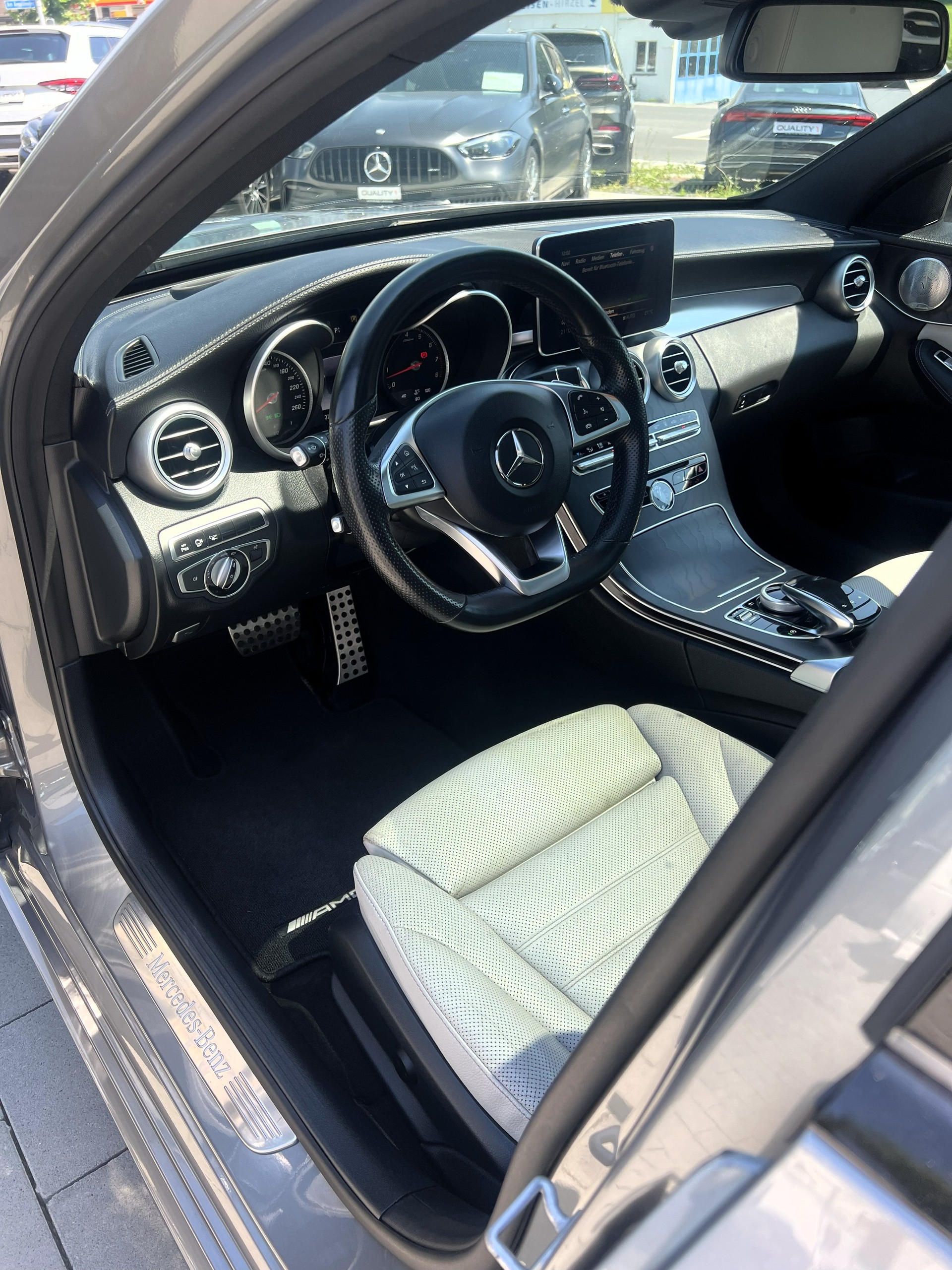 MERCEDES-BENZ C 400 AMG Line 4Matic 7G-Tronic-image-17