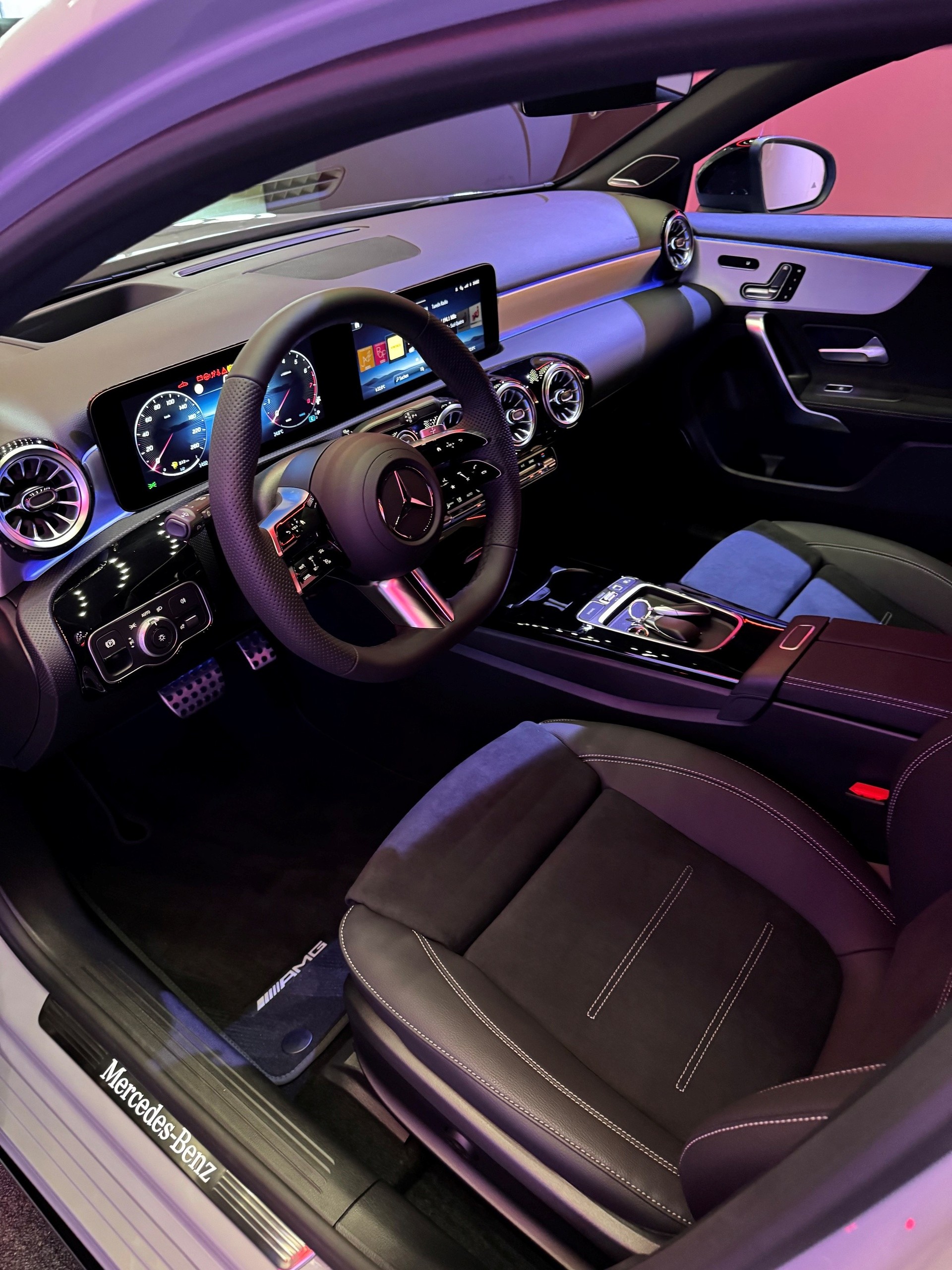 MERCEDES-BENZ A 200 Night Star AMG Line-image-4