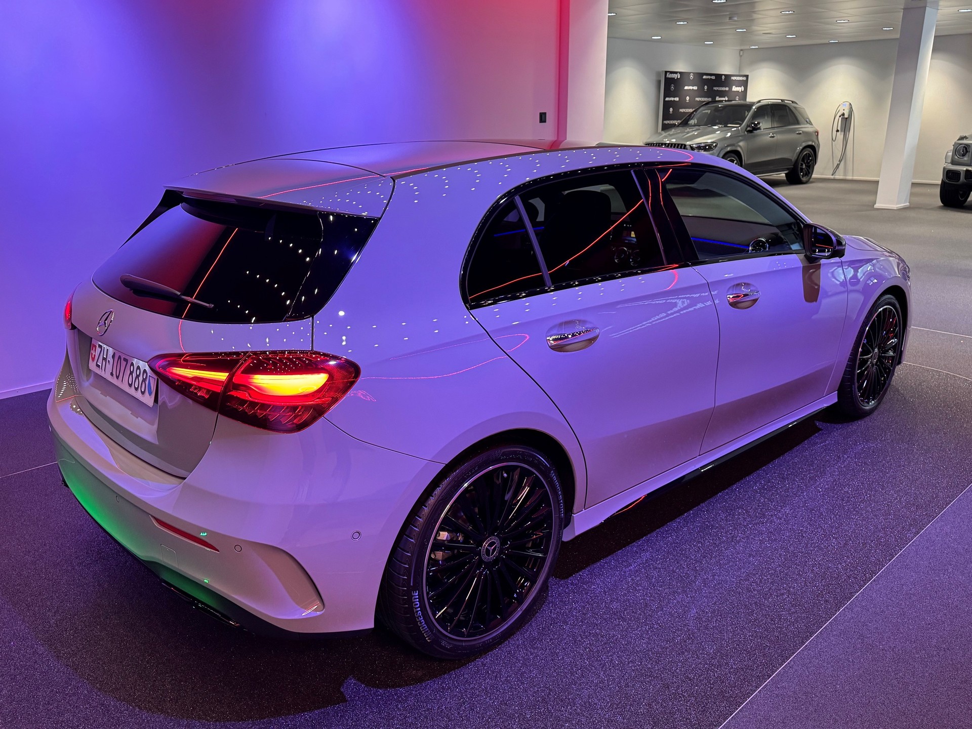 MERCEDES-BENZ A 200 Night Star AMG Line-image-3