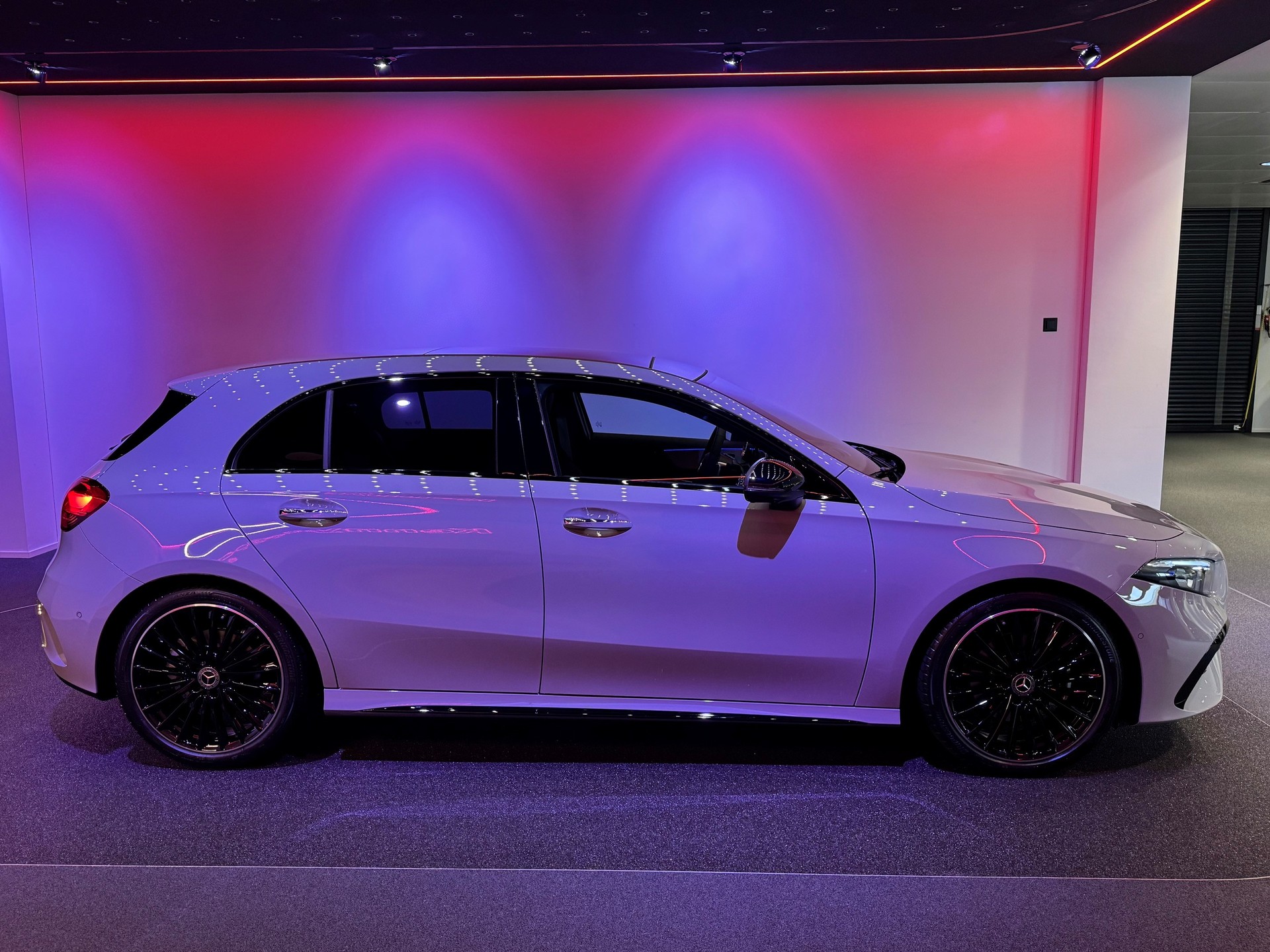 MERCEDES-BENZ A 200 Night Star AMG Line-image-2