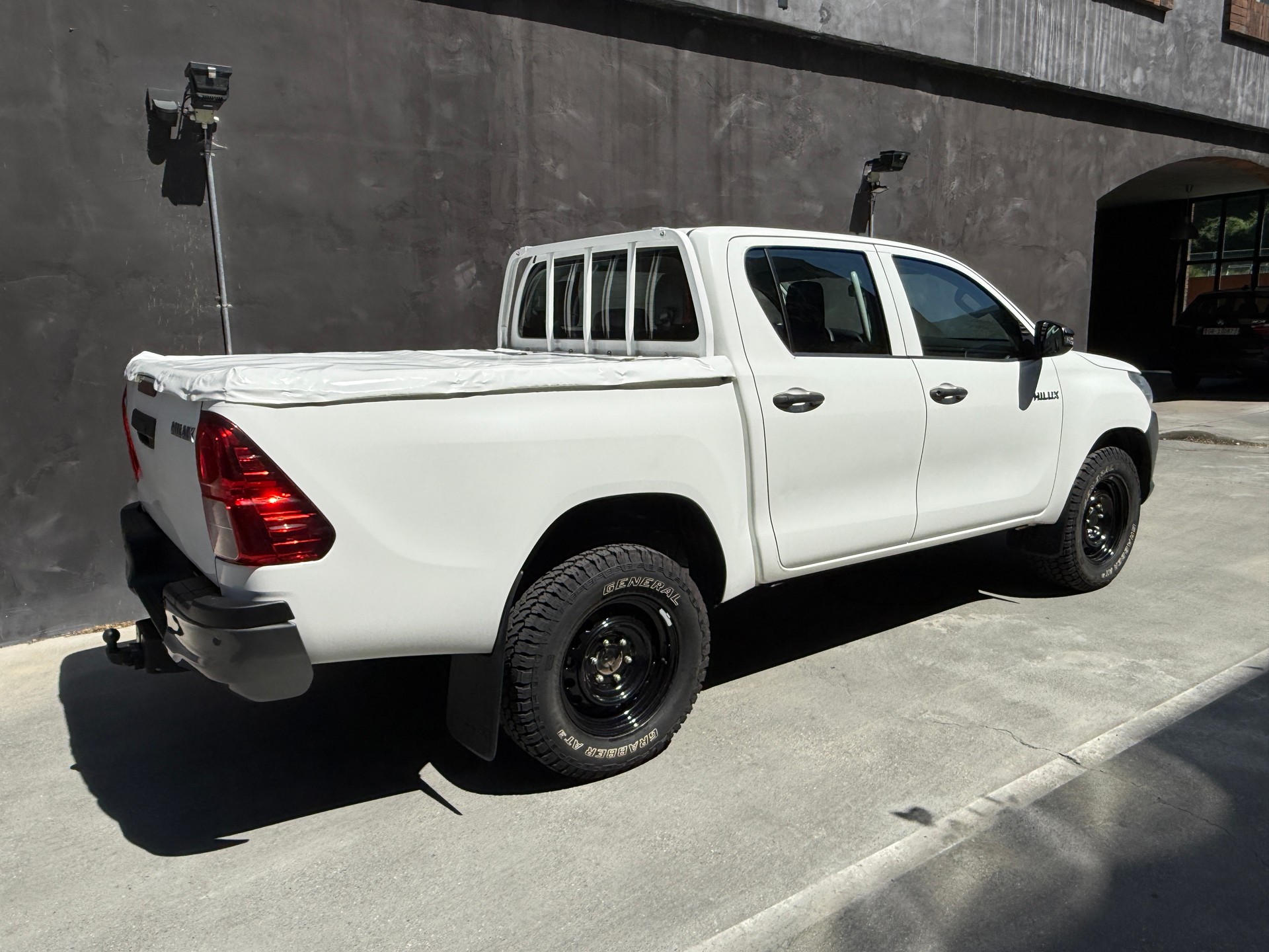 TOYOTA Hilux 2.4D-4D Luna Double Cab 4x4-image-4