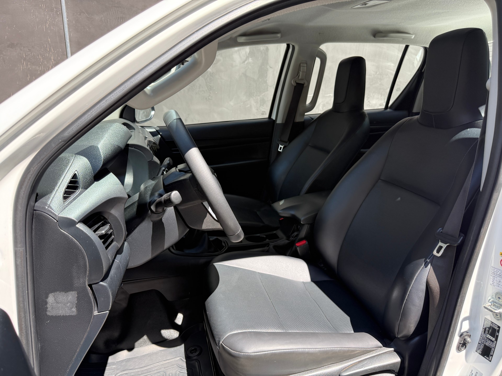 TOYOTA Hilux 2.4D-4D Luna Double Cab 4x4-image-10