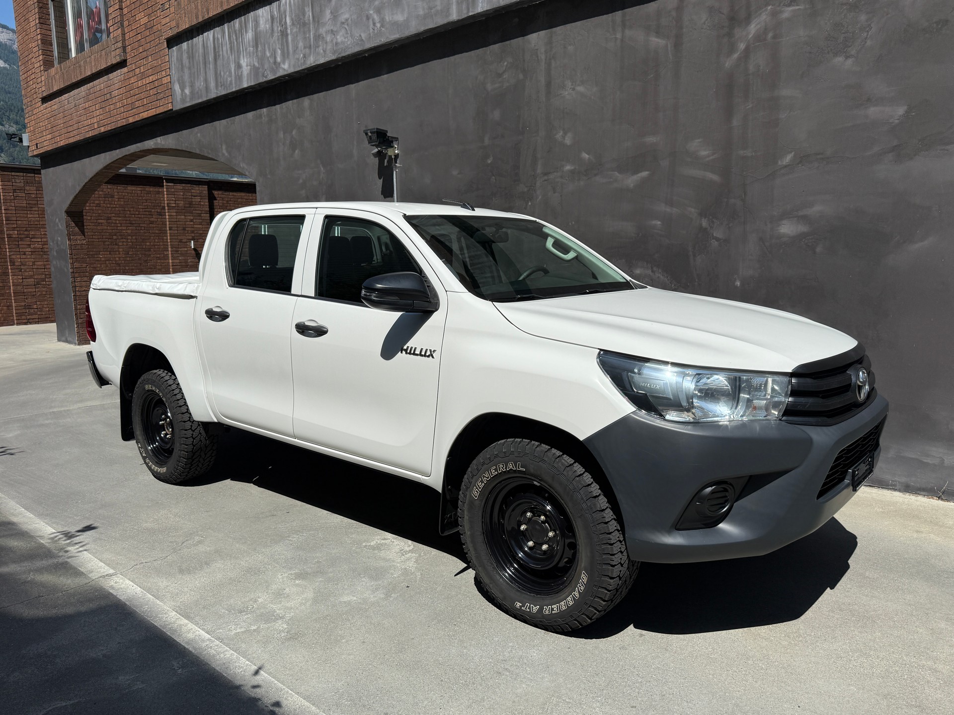 TOYOTA Hilux 2.4D-4D Luna Double Cab 4x4-image-3