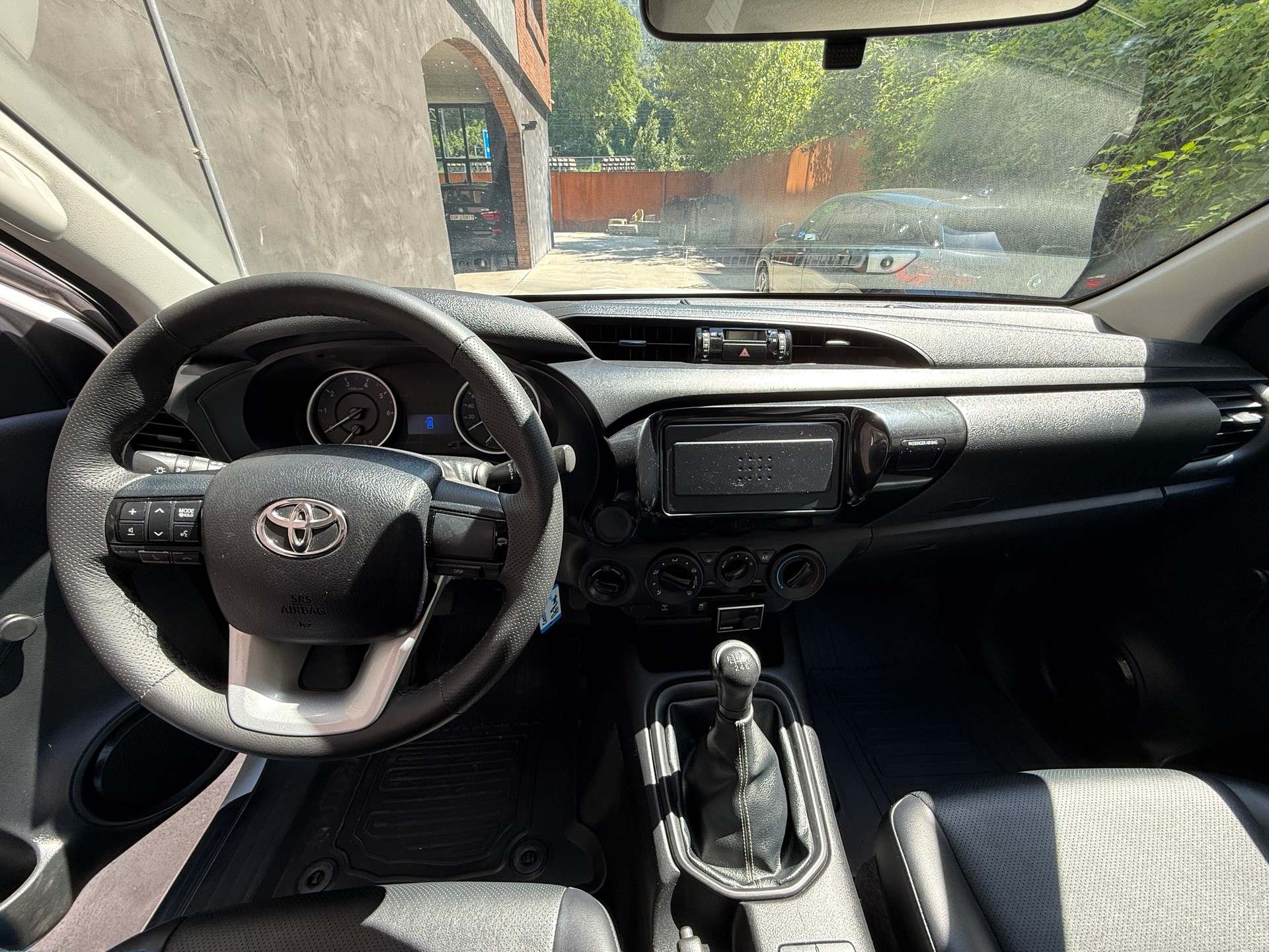 TOYOTA Hilux 2.4D-4D Luna Double Cab 4x4-image-11