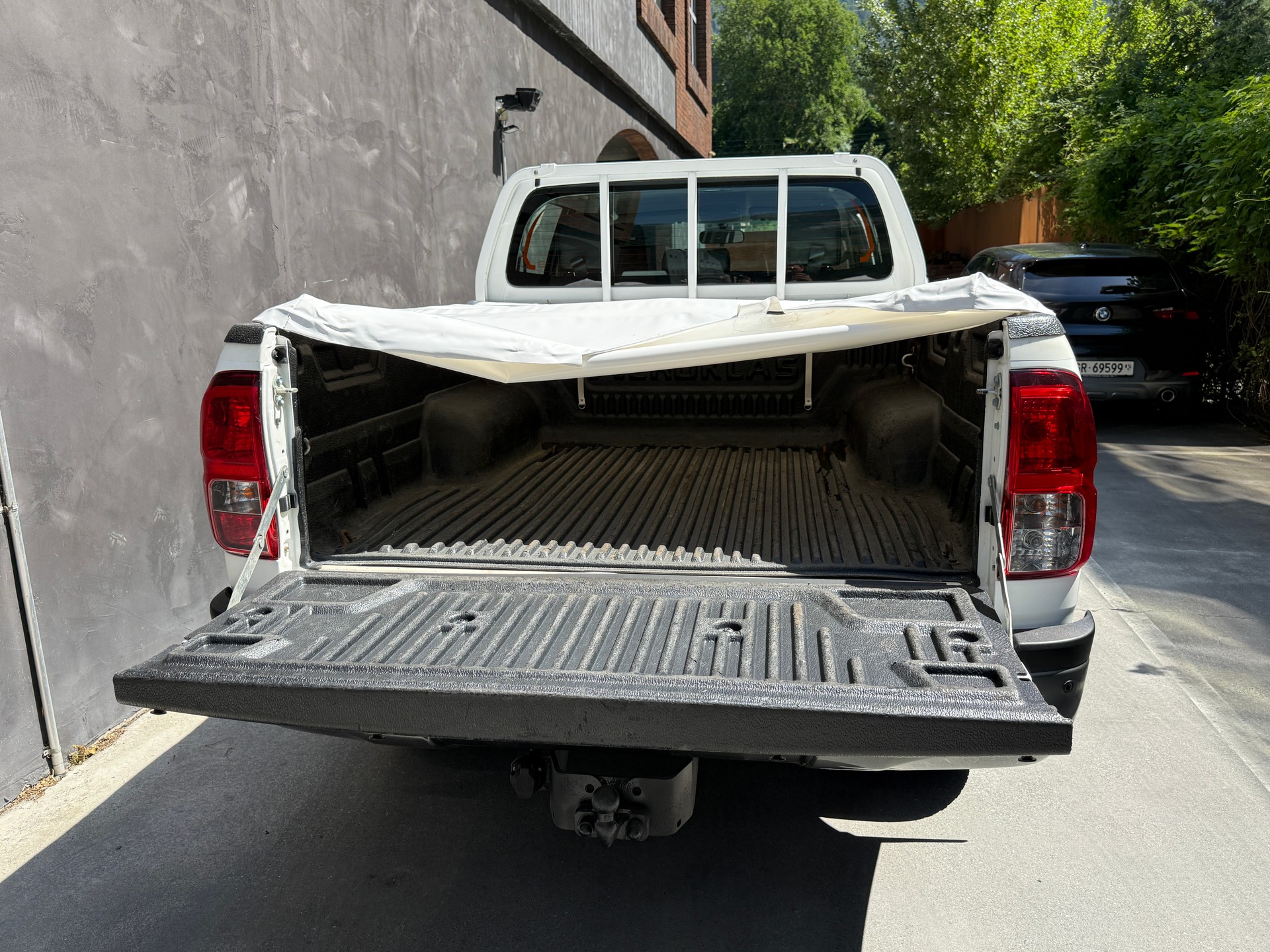 TOYOTA Hilux 2.4D-4D Luna Double Cab 4x4-image-8