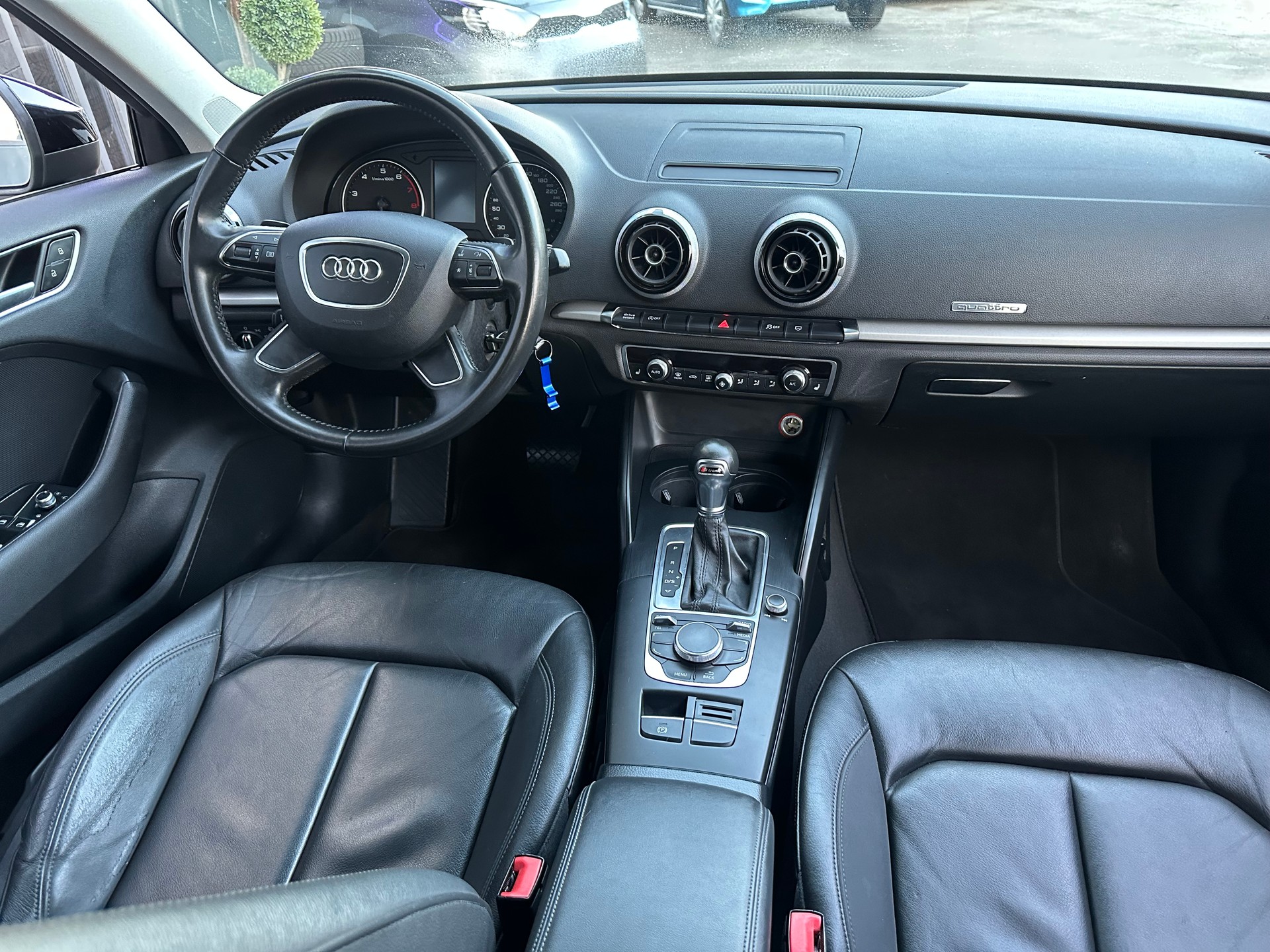 AUDI A3 Sportback 1.8 TFSI Ambiente quattro S-tronic-image-18