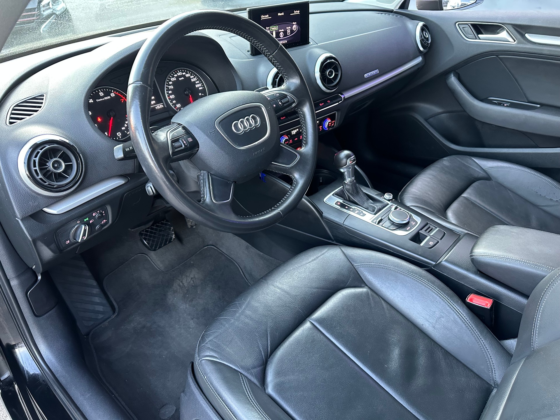 AUDI A3 Sportback 1.8 TFSI Ambiente quattro S-tronic-image-21