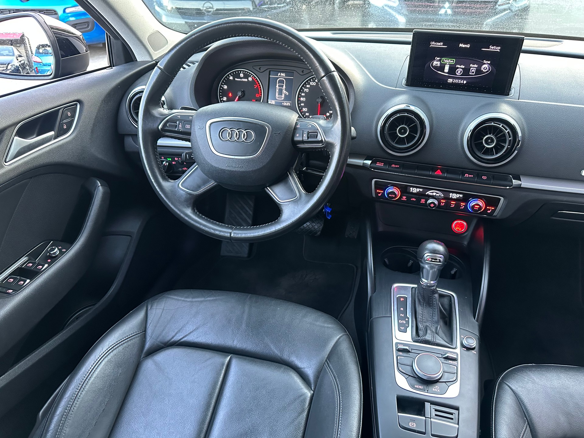 AUDI A3 Sportback 1.8 TFSI Ambiente quattro S-tronic-image-24