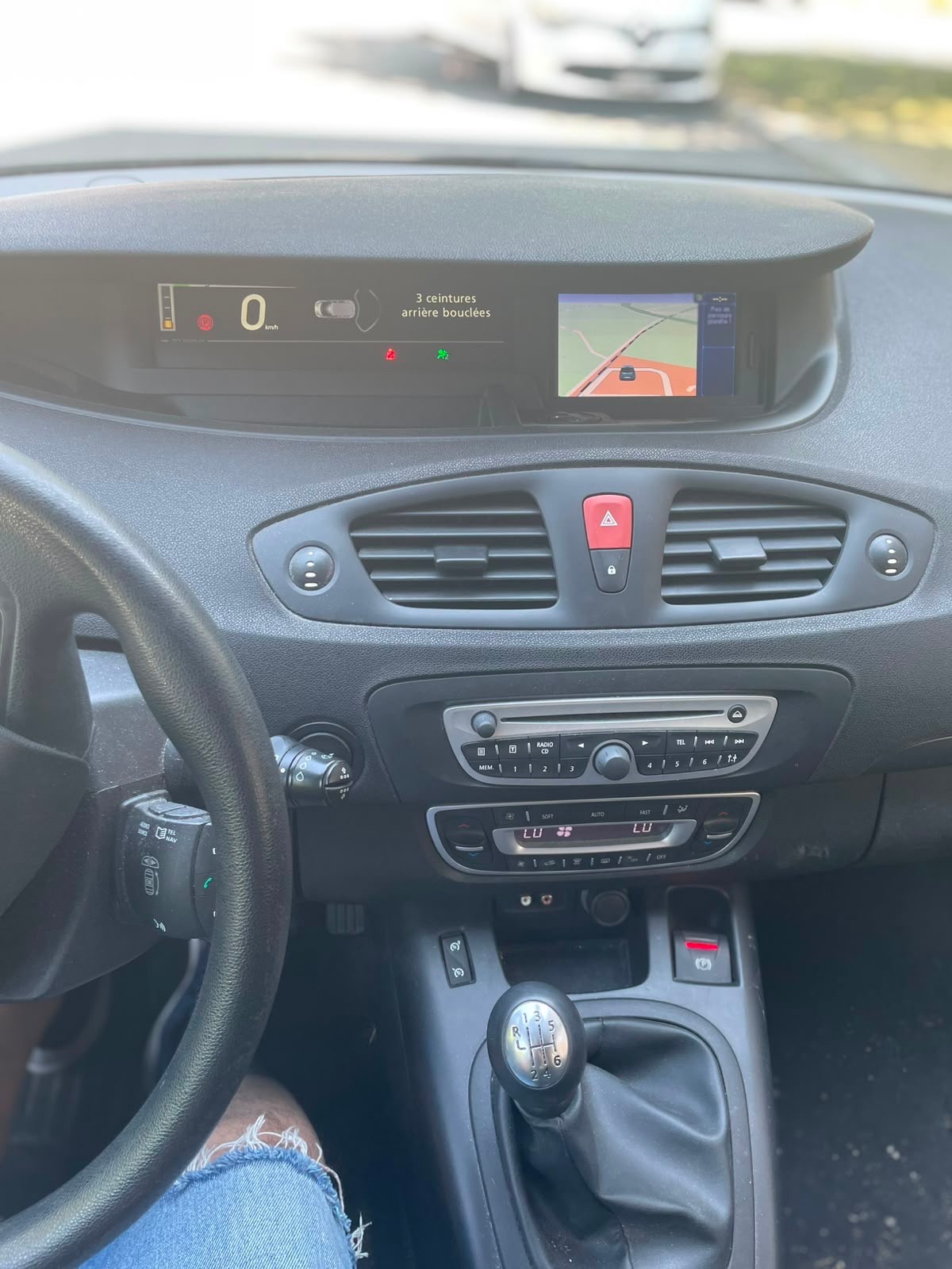 RENAULT Grand Scénic 1.9 dCi Dynamique-image-4