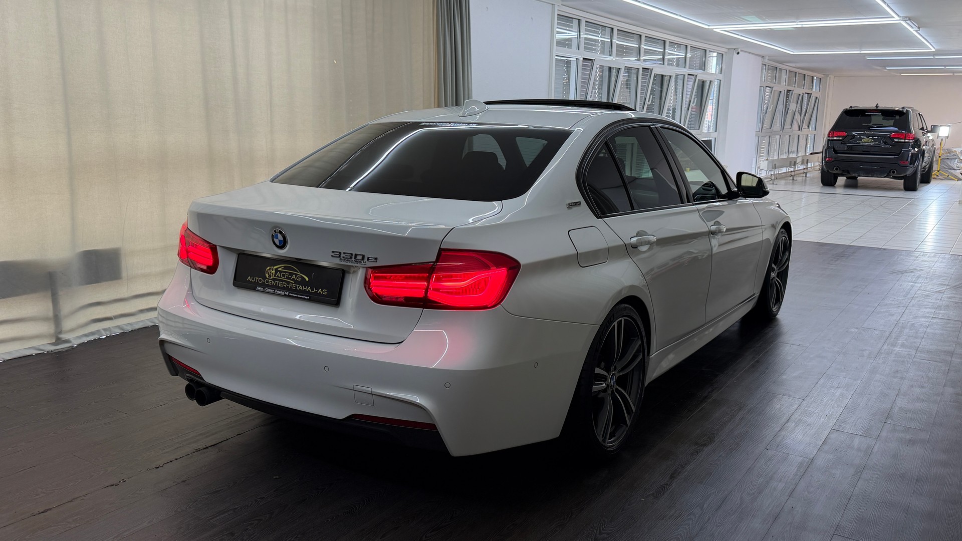 BMW 330e iPerformance M Sport Steptronic-showroom-element-3