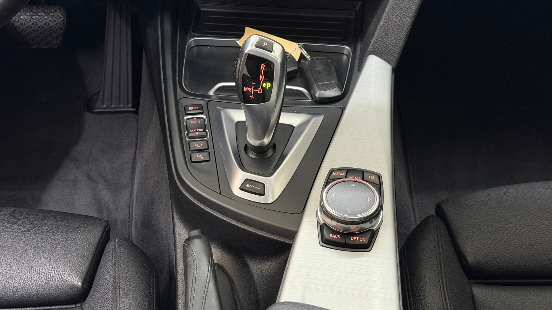 BMW 330e iPerformance M Sport Steptronic-image-13