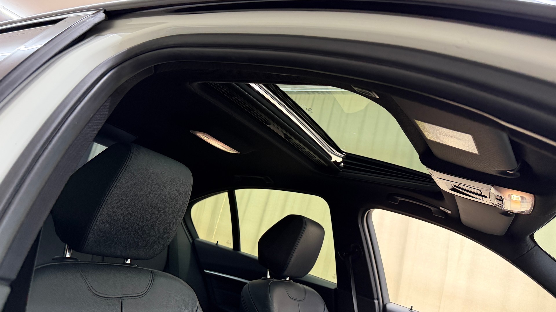 BMW 330e iPerformance M Sport Steptronic-image-16