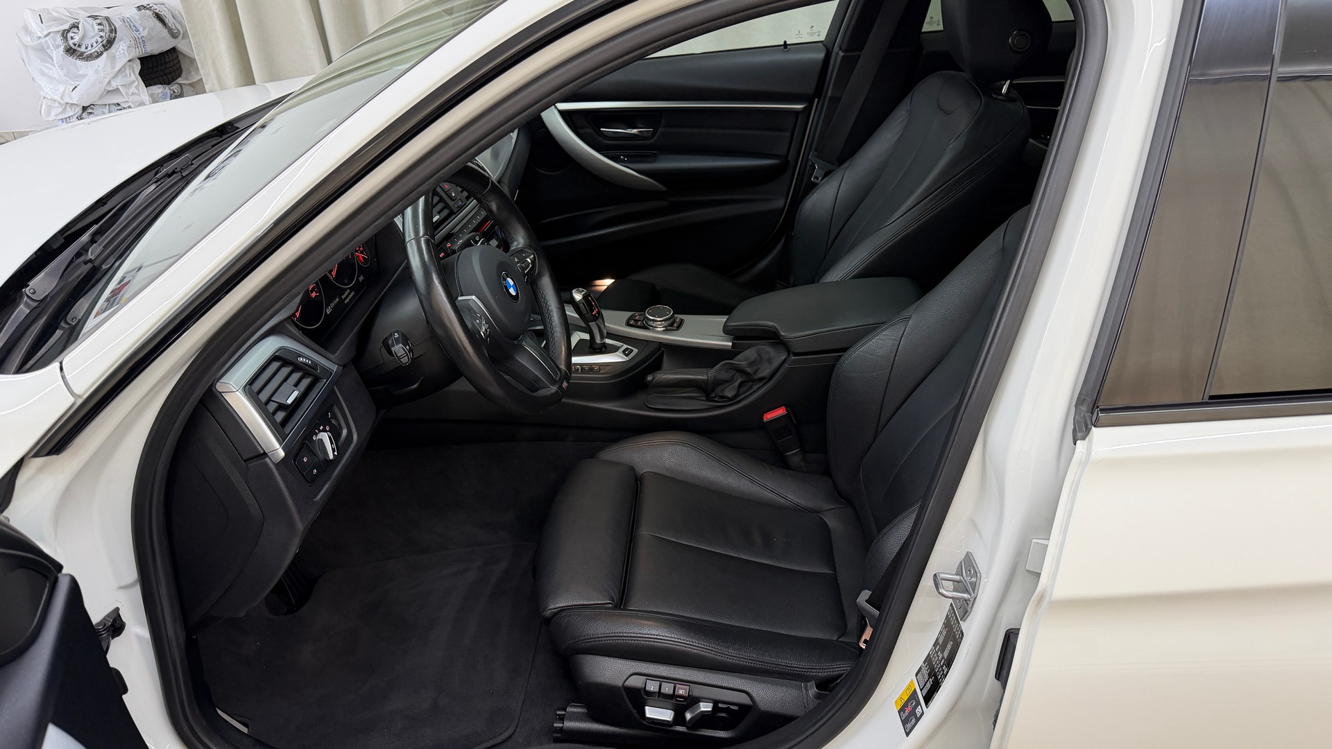 BMW 330e iPerformance M Sport Steptronic-image-6