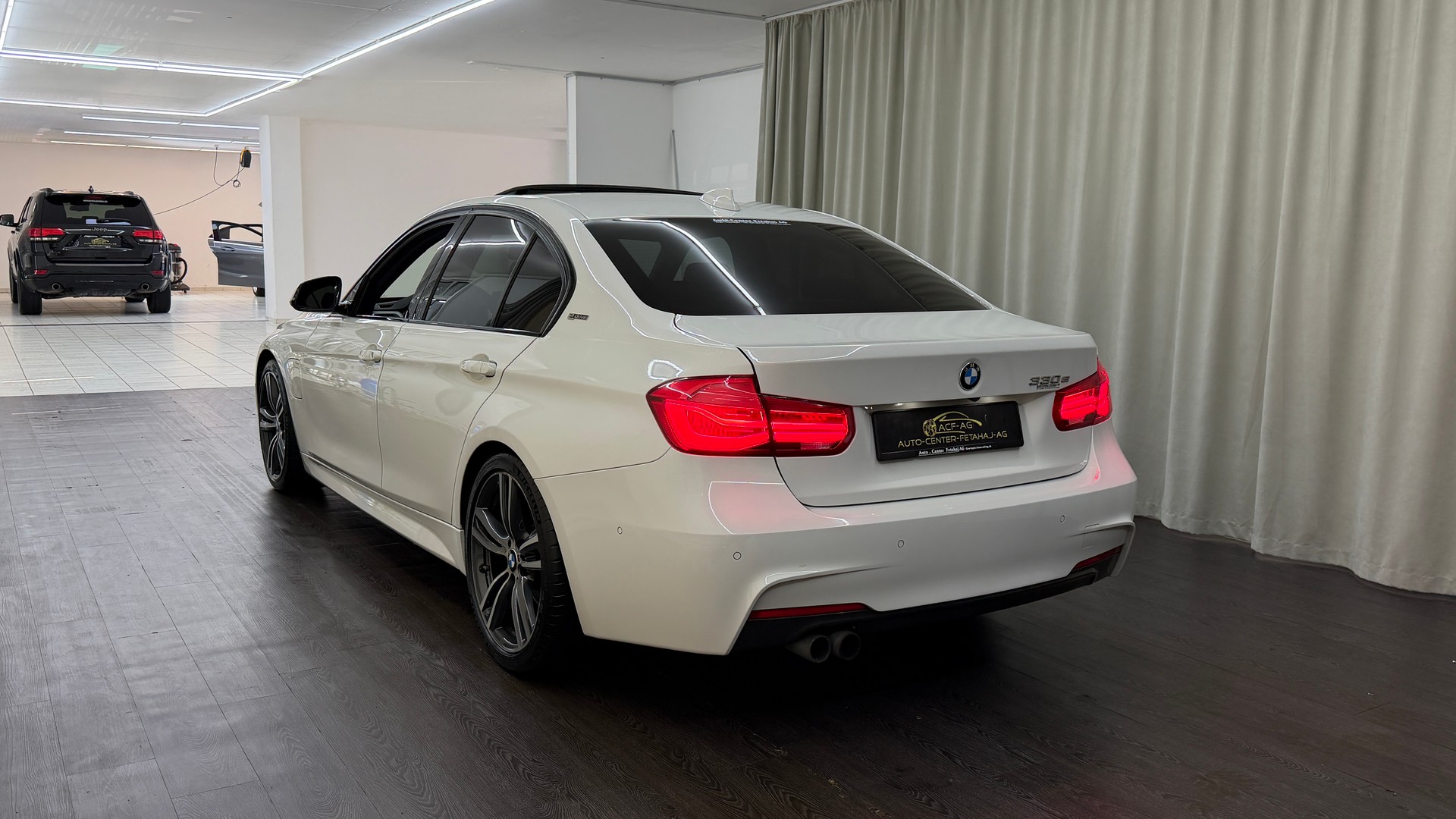 BMW 330e iPerformance M Sport Steptronic-image-5