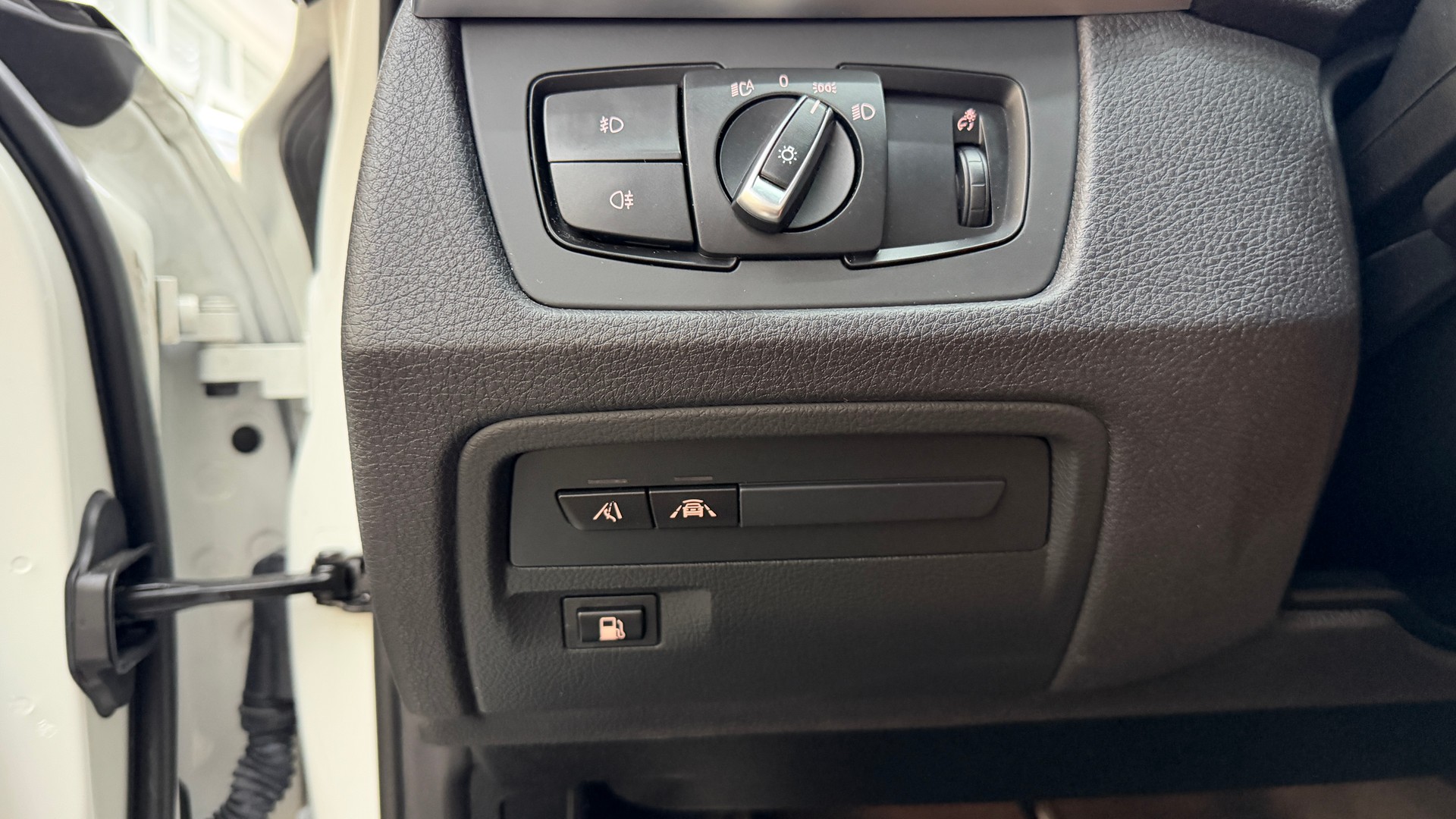 BMW 330e iPerformance M Sport Steptronic-image-14