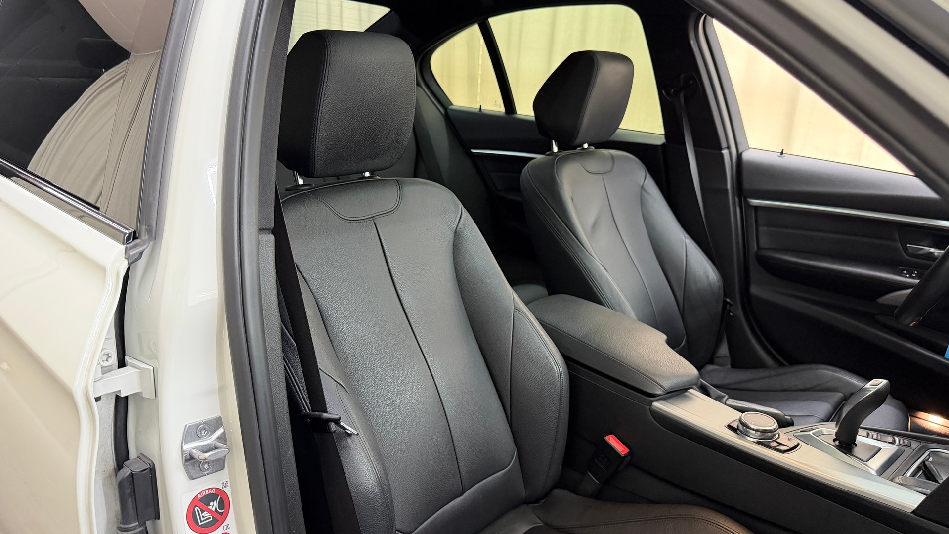 BMW 330e iPerformance M Sport Steptronic-image-15