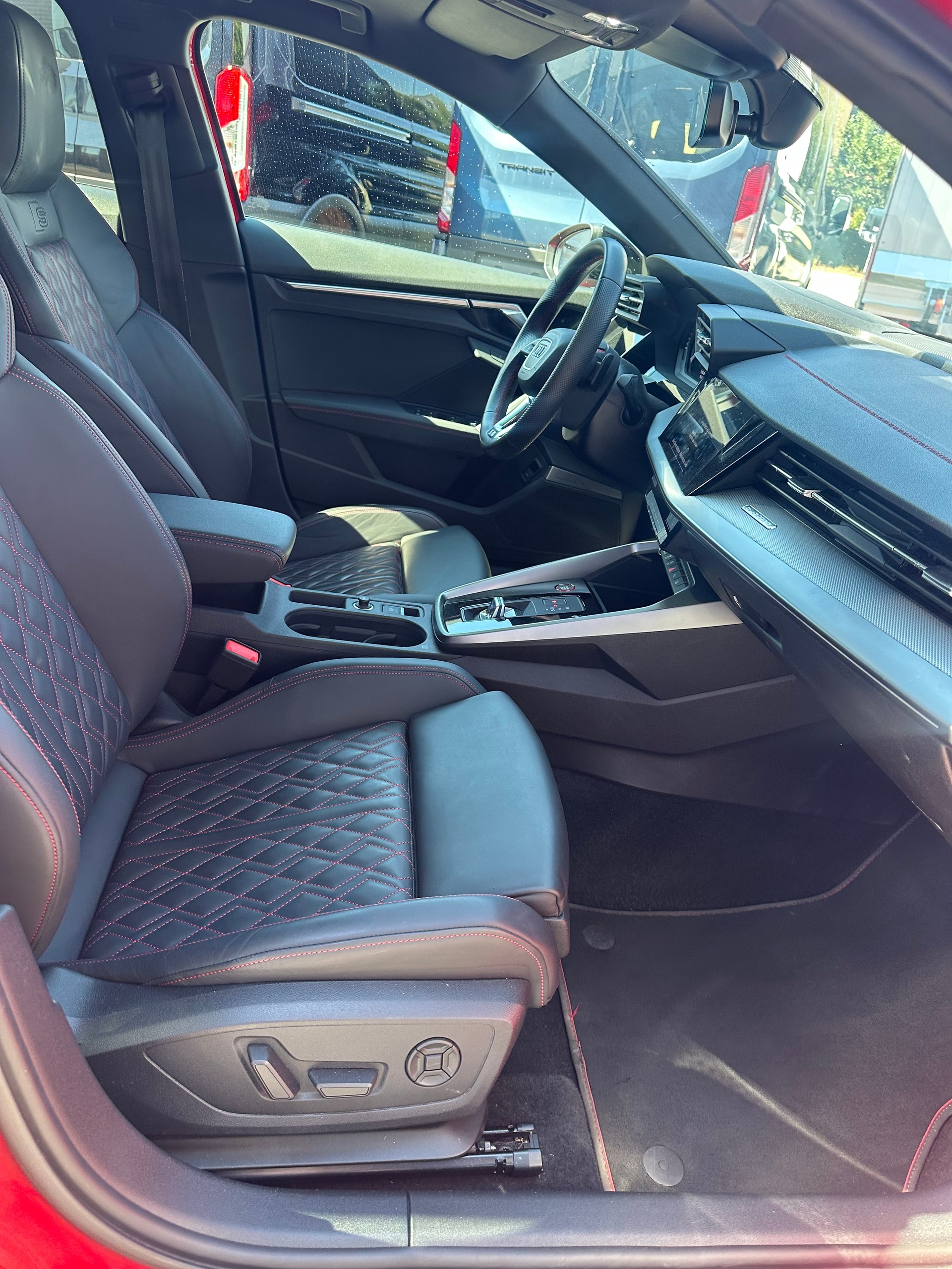 AUDI S3 Sportback 2.0 TFSI quattro S-Tronic-image-13