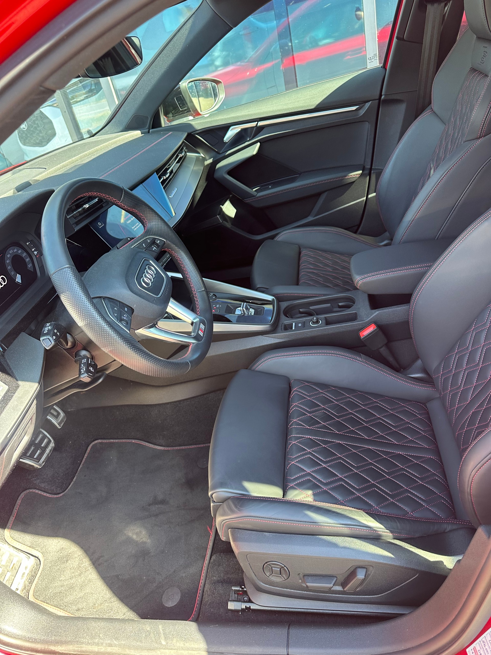 AUDI S3 Sportback 2.0 TFSI quattro S-Tronic-image-11